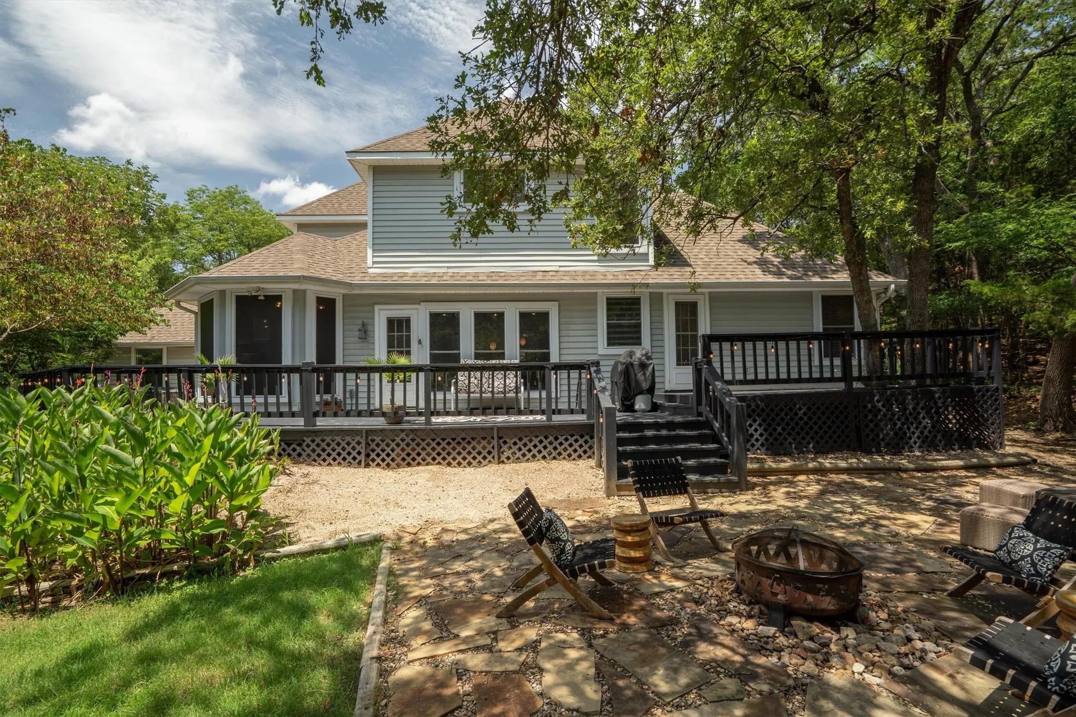 Single Family Residence For Sale in Grayson County , 75 Lakepoint Loop, Pottsboro, Texas 75076, 3 Bedroom, 3 Bathroom, 2 Garage spaces, 2,213 Sqft, built in 1987, mls#21163857, Real Estate Agent in Pottsboro, Homes For Sale in Grayson county, Homes For Sale in Pottsboro, Realtor in Pottsboro Texas, Real Estate Brokerage Independent Realty Texas, Luminita Cordes Realtor