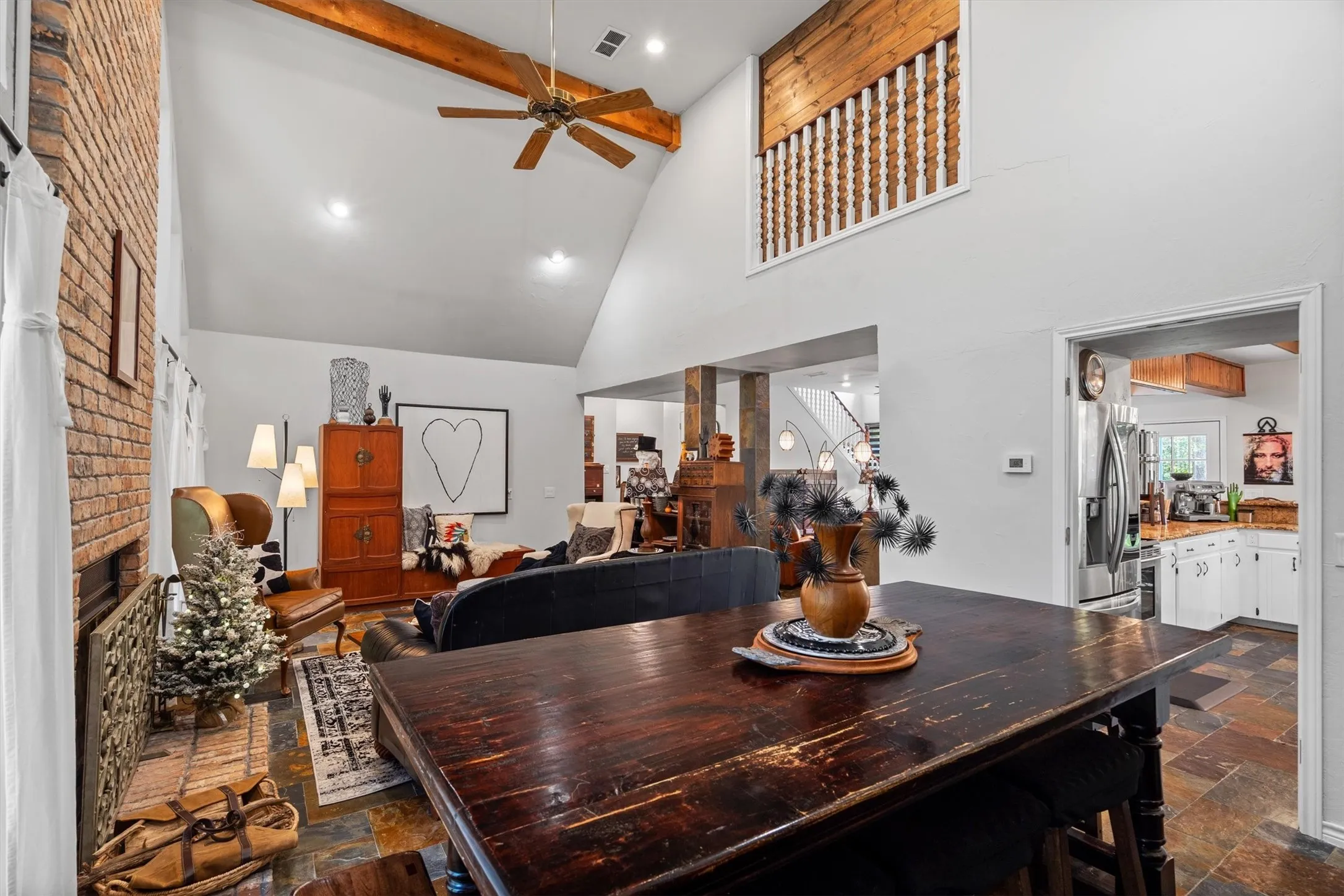 Single Family Residence For Sale in Grayson County , 75 Lakepoint Loop, Pottsboro, Texas 75076, 3 Bedroom, 3 Bathroom, 2 Garage spaces, 2,213 Sqft, built in 1987, mls#21163857, Real Estate Agent in Pottsboro, Homes For Sale in Grayson county, Homes For Sale in Pottsboro, Realtor in Pottsboro Texas, Real Estate Brokerage Independent Realty Texas, Luminita Cordes Realtor