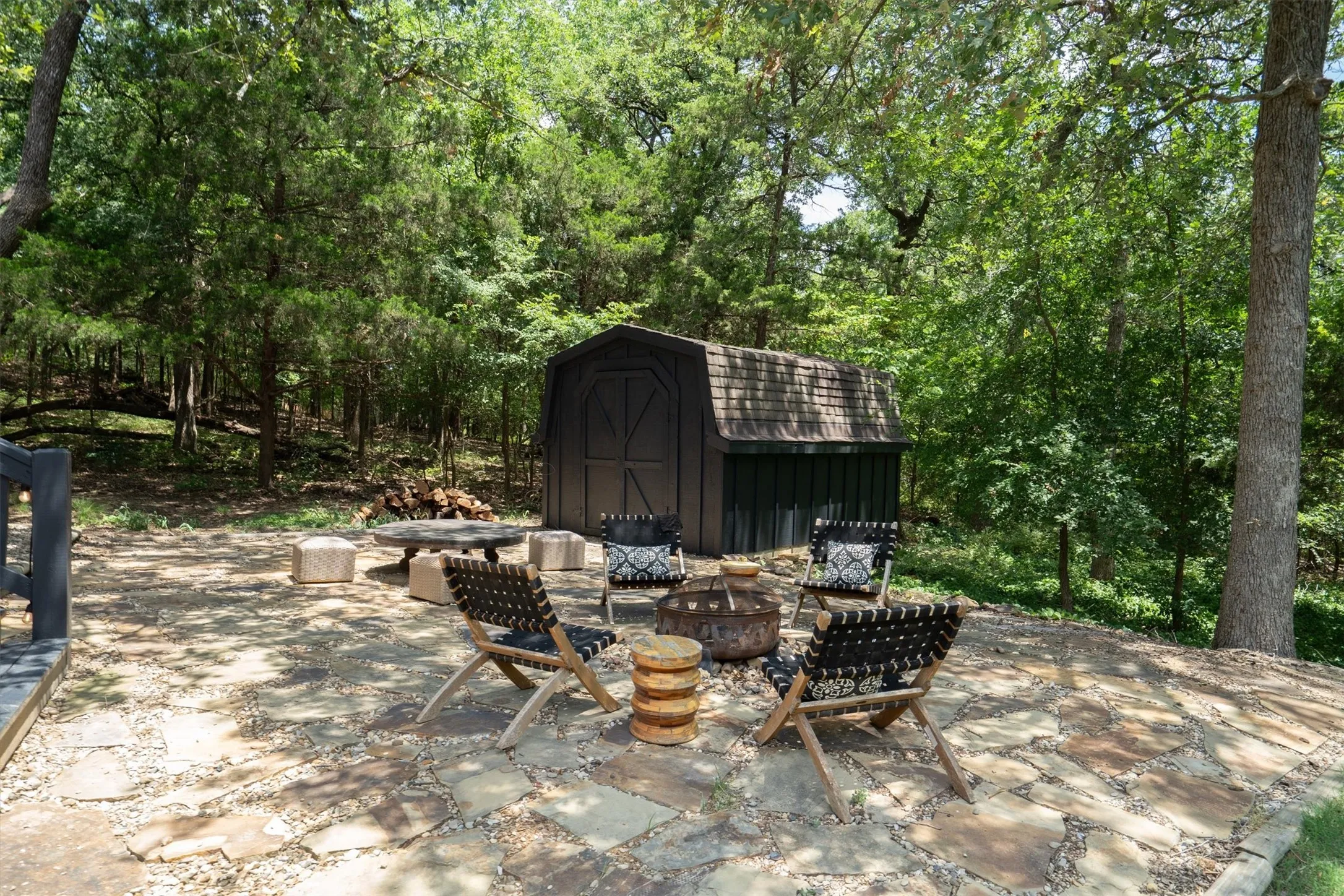 Single Family Residence For Sale in Grayson County , 75 Lakepoint Loop, Pottsboro, Texas 75076, 3 Bedroom, 3 Bathroom, 2 Garage spaces, 2,213 Sqft, built in 1987, mls#21163857, Real Estate Agent in Pottsboro, Homes For Sale in Grayson county, Homes For Sale in Pottsboro, Realtor in Pottsboro Texas, Real Estate Brokerage Independent Realty Texas, Luminita Cordes Realtor