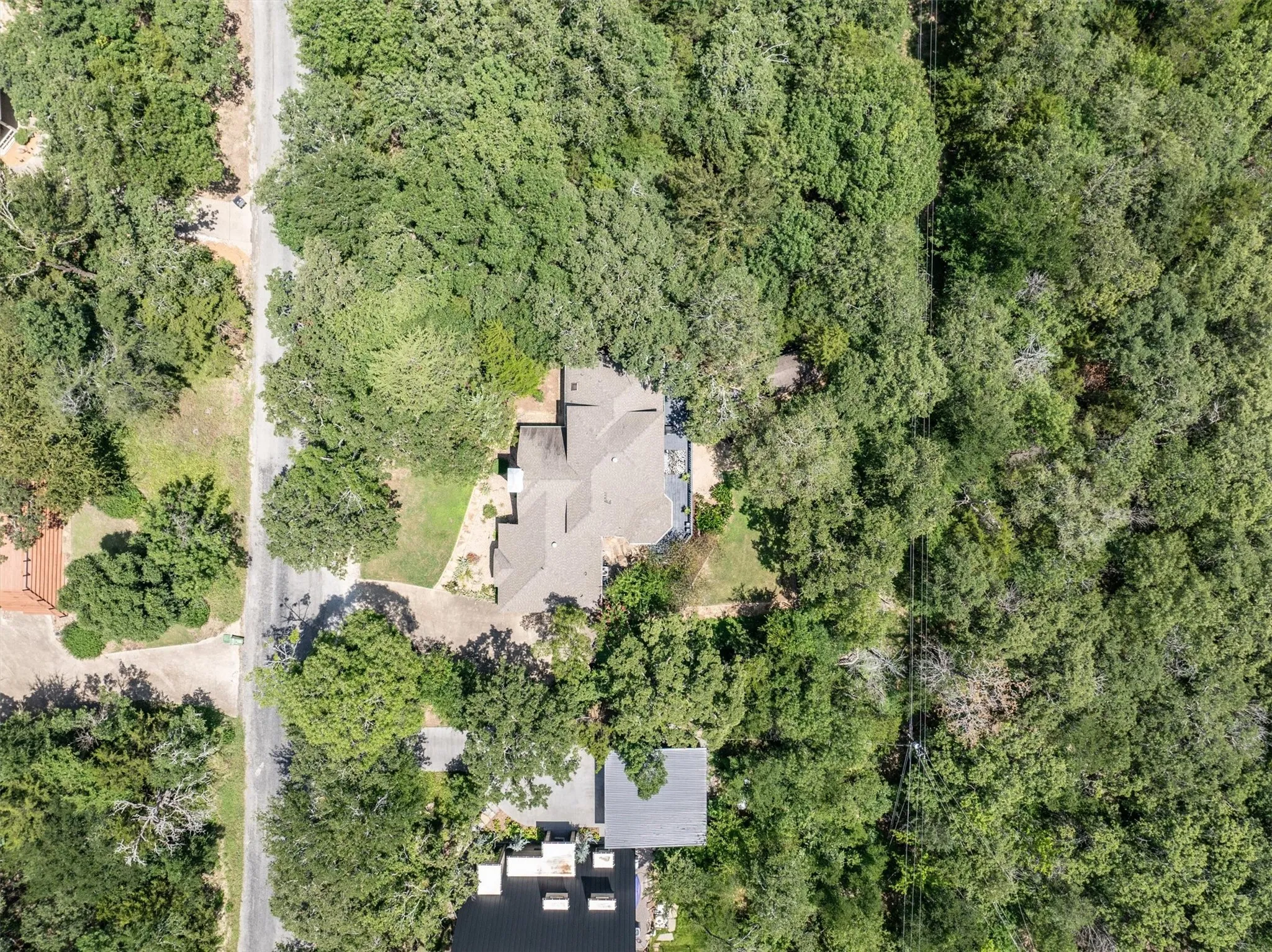 Single Family Residence For Sale in Grayson County , 75 Lakepoint Loop, Pottsboro, Texas 75076, 3 Bedroom, 3 Bathroom, 2 Garage spaces, 2,213 Sqft, built in 1987, mls#21163857, Real Estate Agent in Pottsboro, Homes For Sale in Grayson county, Homes For Sale in Pottsboro, Realtor in Pottsboro Texas, Real Estate Brokerage Independent Realty Texas, Luminita Cordes Realtor