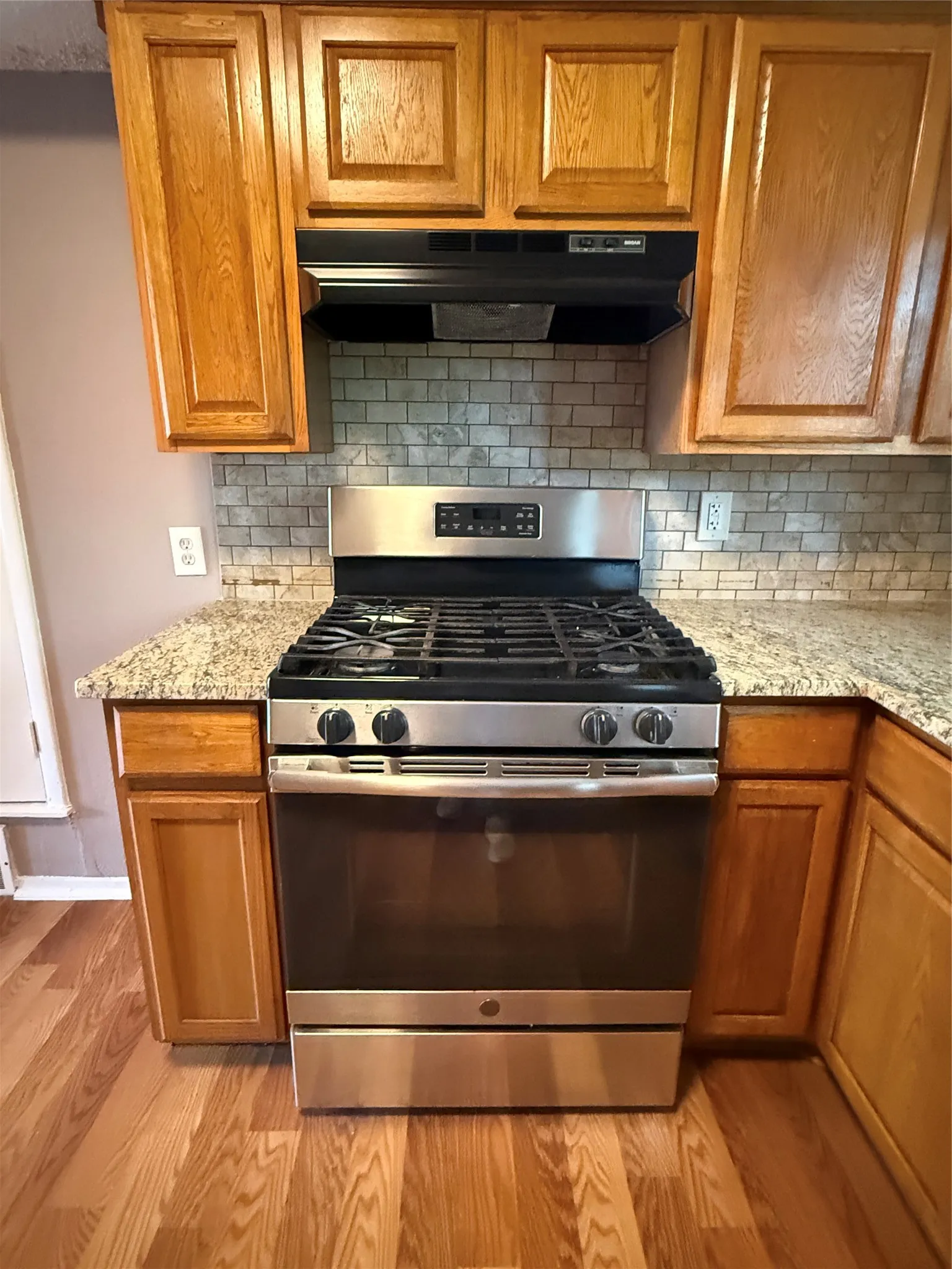 Single Family Residence For Sale in Dallas County , 518 Calvin Drive, Garland, Texas 75041, 3 Bedroom, 2 Bathroom, 1 Garage spaces, 1,149 Sqft, built in 1959, mls#21173991, Real Estate Agent in Garland, Homes For Sale in Dallas county, Homes For Sale in Garland, Realtor in Garland Texas, Real Estate Brokerage Independent Realty Texas, Luminita Cordes Realtor