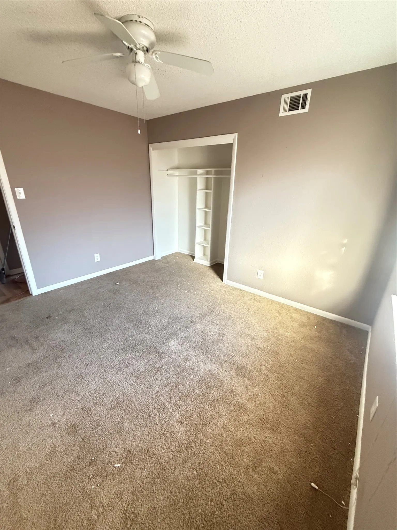 Single Family Residence For Sale in Dallas County , 518 Calvin Drive, Garland, Texas 75041, 3 Bedroom, 2 Bathroom, 1 Garage spaces, 1,149 Sqft, built in 1959, mls#21173991, Real Estate Agent in Garland, Homes For Sale in Dallas county, Homes For Sale in Garland, Realtor in Garland Texas, Real Estate Brokerage Independent Realty Texas, Luminita Cordes Realtor