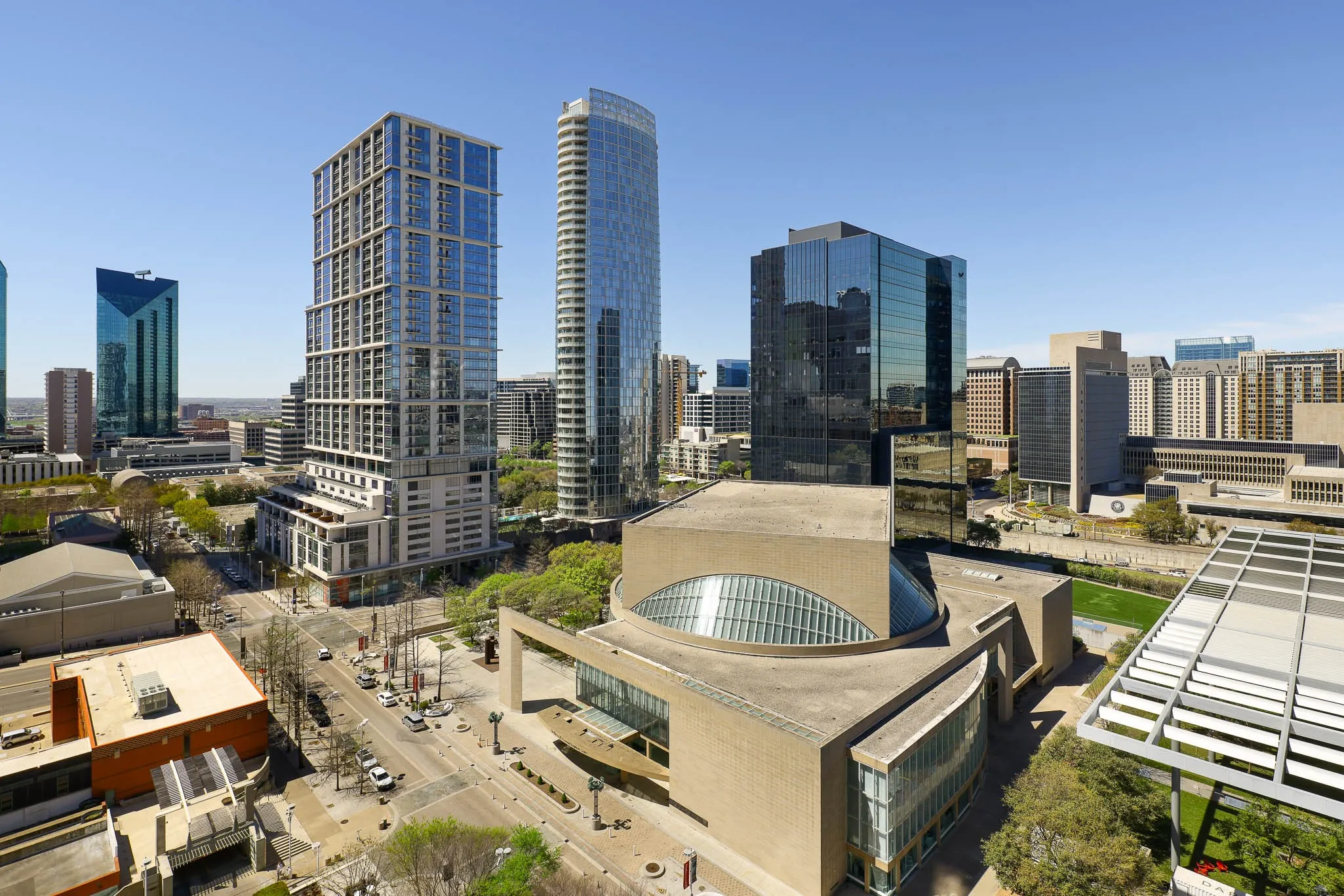 Condominium For Sale in Dallas County , 1747 Leonard Street 1102, Dallas, Texas 75201, 3 Bedrooms, 4 Bathrooms, 3 Garage spaces, 3,677 Sqft, built in 2017, Preowned, Price $4,450,000, mls#21180012, Real Estate Agent in Dallas, Homes For Sale in Dallas county, Homes For Sale in Dallas, Realtor in Dallas Texas, Real Estate Brokerage Independent Realty Texas, Luminita Cordes Realtor