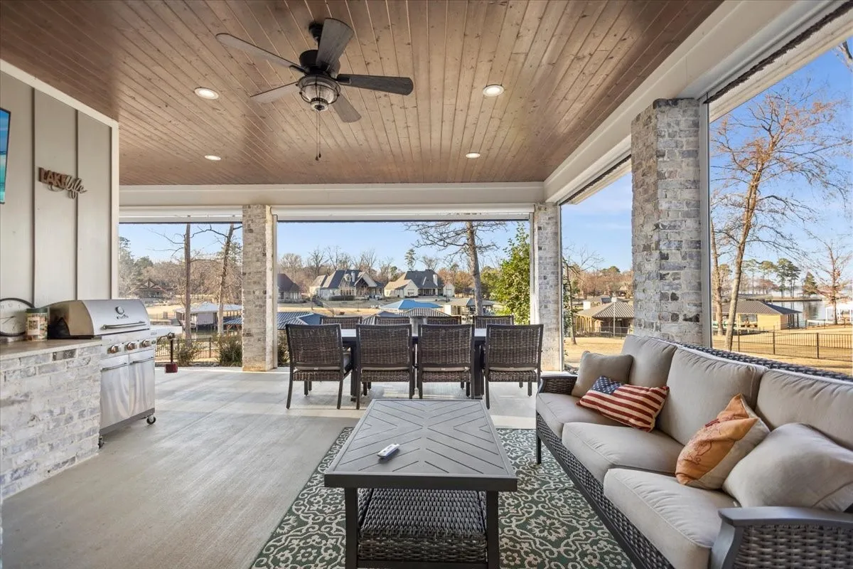 Single Family Residence For Sale in Henderson County , 5502 Nathan Drive, Chandler, Texas 75758, 5 Bedroom, 5 Bathroom, 3 Garage spaces, 3,855 Sqft, built in 2018, Preowned, mls#21171709, Real Estate Agent in Chandler, Homes For Sale in Henderson county, Homes For Sale in Chandler, Realtor in Chandler Texas, Real Estate Brokerage Independent Realty Texas, Luminita Cordes Realtor