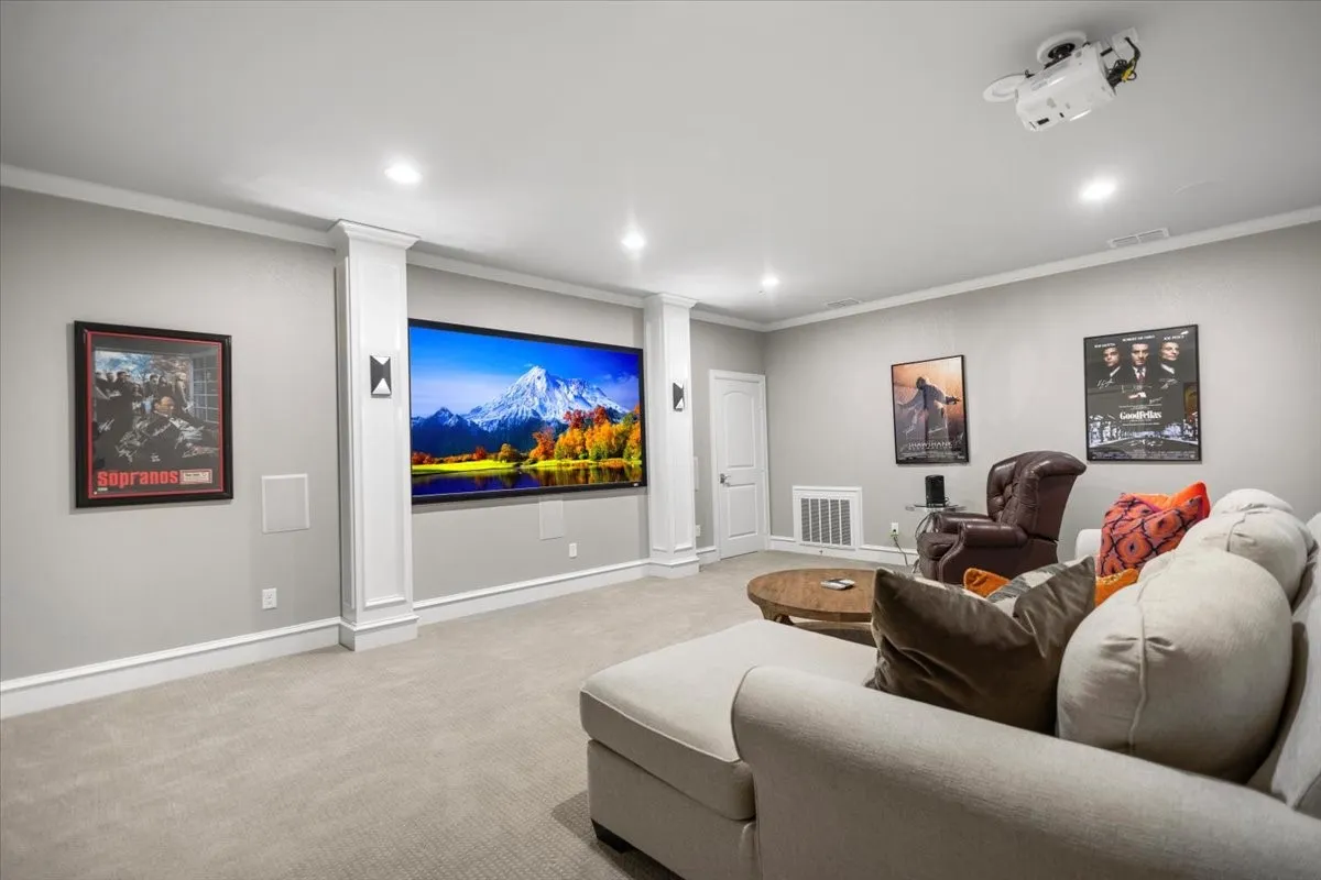 Single Family Residence For Sale in Henderson County , 5502 Nathan Drive, Chandler, Texas 75758, 5 Bedroom, 5 Bathroom, 3 Garage spaces, 3,855 Sqft, built in 2018, Preowned, mls#21171709, Real Estate Agent in Chandler, Homes For Sale in Henderson county, Homes For Sale in Chandler, Realtor in Chandler Texas, Real Estate Brokerage Independent Realty Texas, Luminita Cordes Realtor
