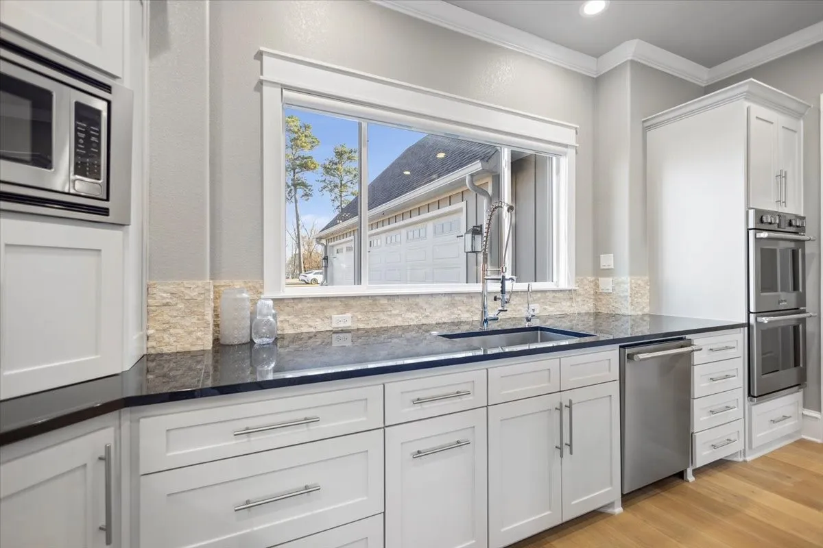 Single Family Residence For Sale in Henderson County , 5502 Nathan Drive, Chandler, Texas 75758, 5 Bedroom, 5 Bathroom, 3 Garage spaces, 3,855 Sqft, built in 2018, Preowned, mls#21171709, Real Estate Agent in Chandler, Homes For Sale in Henderson county, Homes For Sale in Chandler, Realtor in Chandler Texas, Real Estate Brokerage Independent Realty Texas, Luminita Cordes Realtor