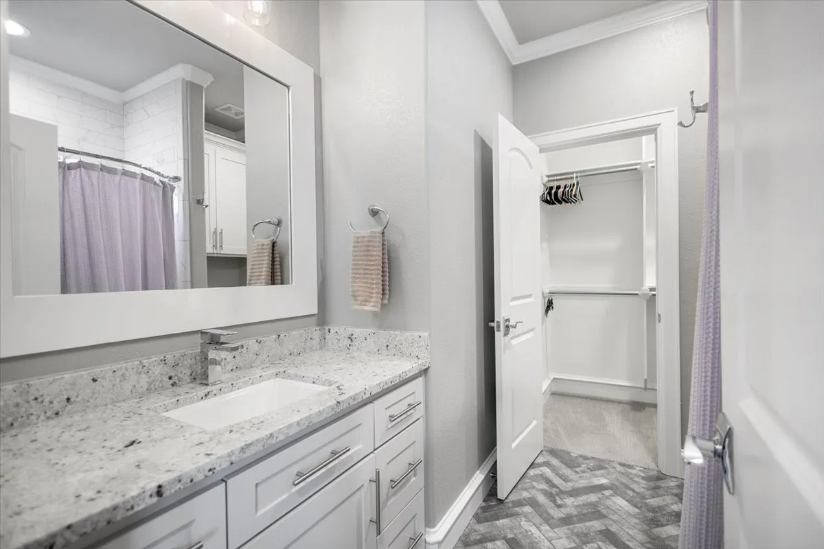 Single Family Residence For Sale in Henderson County , 5502 Nathan Drive, Chandler, Texas 75758, 5 Bedroom, 5 Bathroom, 3 Garage spaces, 3,855 Sqft, built in 2018, Preowned, mls#21171709, Real Estate Agent in Chandler, Homes For Sale in Henderson county, Homes For Sale in Chandler, Realtor in Chandler Texas, Real Estate Brokerage Independent Realty Texas, Luminita Cordes Realtor