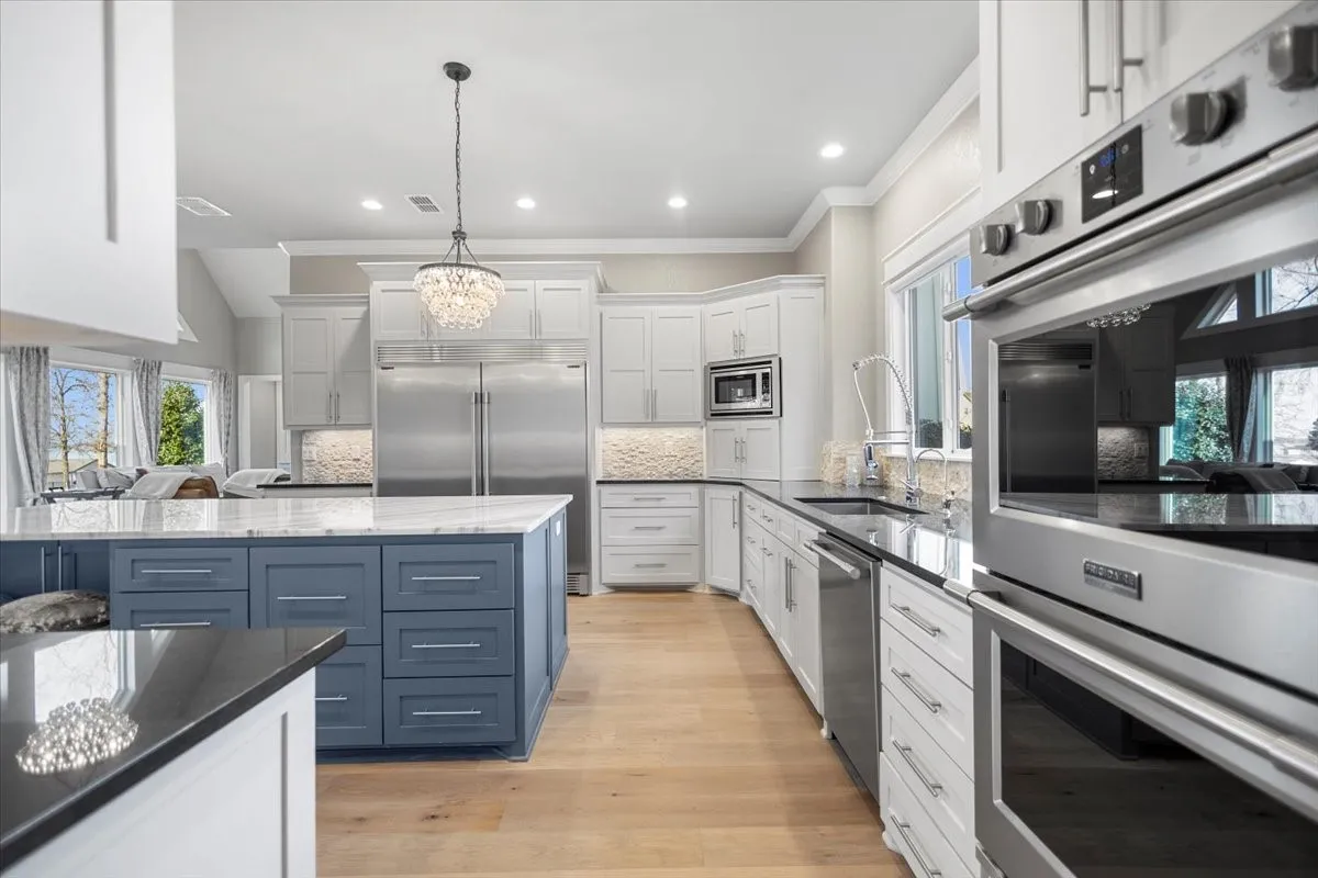 Single Family Residence For Sale in Henderson County , 5502 Nathan Drive, Chandler, Texas 75758, 5 Bedroom, 5 Bathroom, 3 Garage spaces, 3,855 Sqft, built in 2018, Preowned, mls#21171709, Real Estate Agent in Chandler, Homes For Sale in Henderson county, Homes For Sale in Chandler, Realtor in Chandler Texas, Real Estate Brokerage Independent Realty Texas, Luminita Cordes Realtor