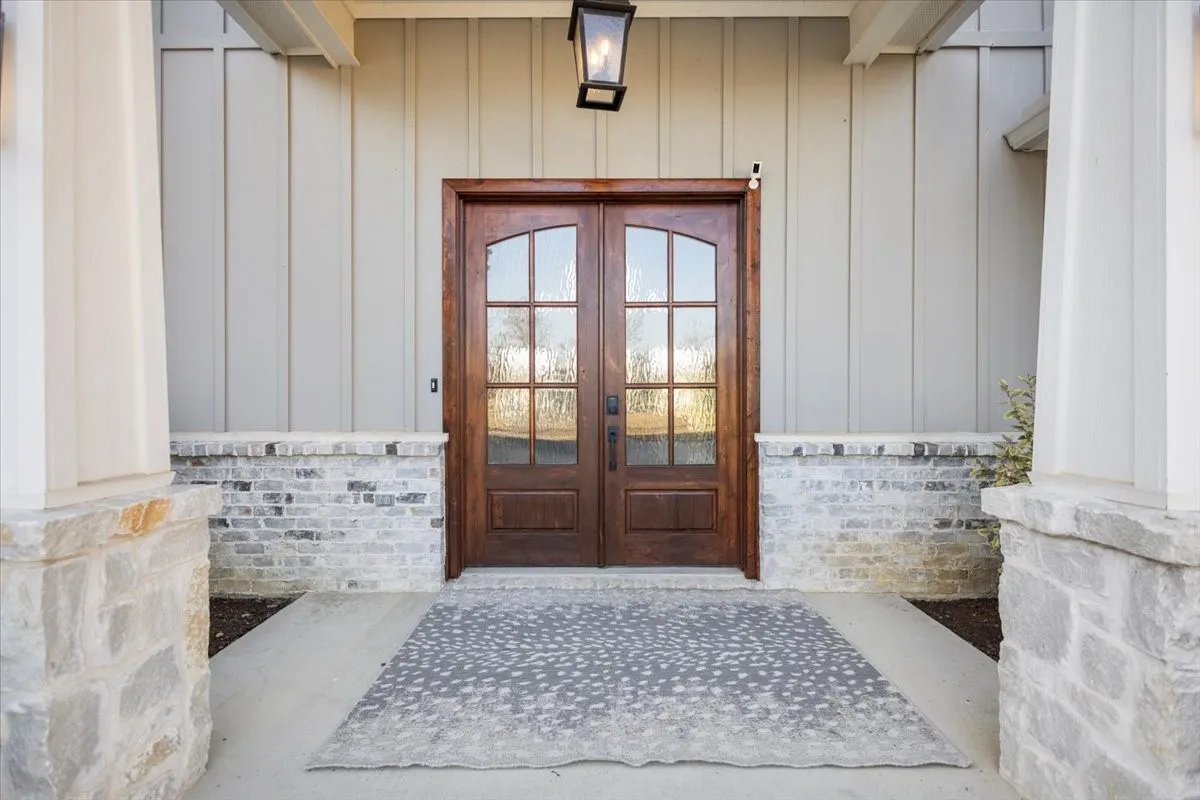 Single Family Residence For Sale in Henderson County , 5502 Nathan Drive, Chandler, Texas 75758, 5 Bedroom, 5 Bathroom, 3 Garage spaces, 3,855 Sqft, built in 2018, Preowned, mls#21171709, Real Estate Agent in Chandler, Homes For Sale in Henderson county, Homes For Sale in Chandler, Realtor in Chandler Texas, Real Estate Brokerage Independent Realty Texas, Luminita Cordes Realtor