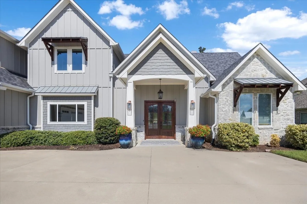 Single Family Residence For Sale in Henderson County , 5502 Nathan Drive, Chandler, Texas 75758, 5 Bedroom, 5 Bathroom, 3 Garage spaces, 3,855 Sqft, built in 2018, Preowned, mls#21171709, Real Estate Agent in Chandler, Homes For Sale in Henderson county, Homes For Sale in Chandler, Realtor in Chandler Texas, Real Estate Brokerage Independent Realty Texas, Luminita Cordes Realtor
