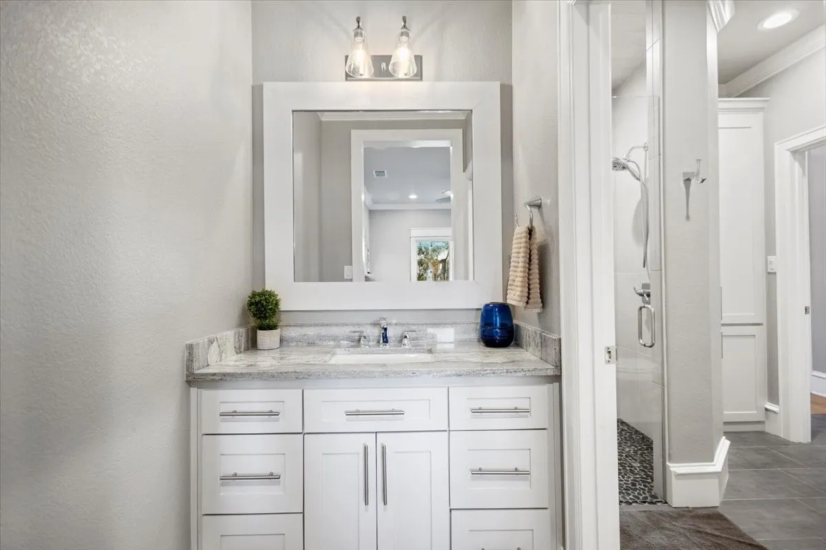 Single Family Residence For Sale in Henderson County , 5502 Nathan Drive, Chandler, Texas 75758, 5 Bedroom, 5 Bathroom, 3 Garage spaces, 3,855 Sqft, built in 2018, Preowned, mls#21171709, Real Estate Agent in Chandler, Homes For Sale in Henderson county, Homes For Sale in Chandler, Realtor in Chandler Texas, Real Estate Brokerage Independent Realty Texas, Luminita Cordes Realtor