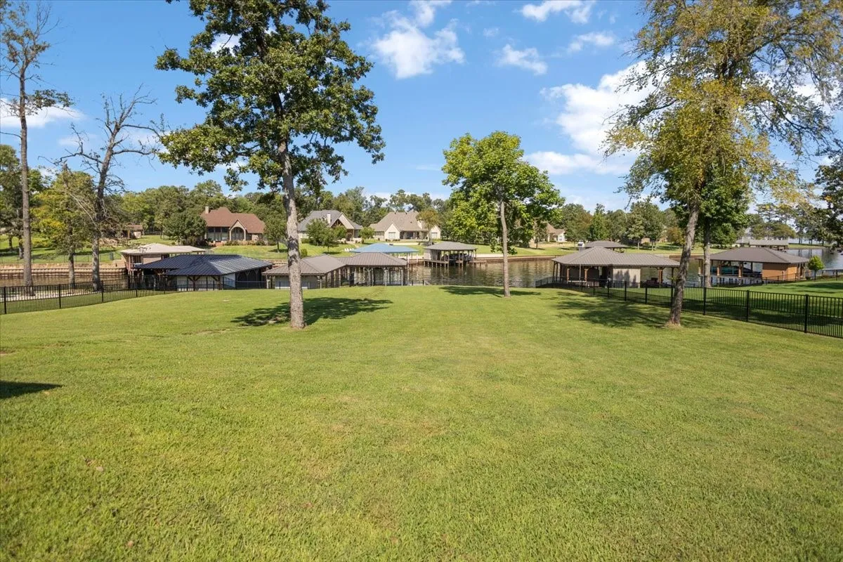 Single Family Residence For Sale in Henderson County , 5502 Nathan Drive, Chandler, Texas 75758, 5 Bedroom, 5 Bathroom, 3 Garage spaces, 3,855 Sqft, built in 2018, Preowned, mls#21171709, Real Estate Agent in Chandler, Homes For Sale in Henderson county, Homes For Sale in Chandler, Realtor in Chandler Texas, Real Estate Brokerage Independent Realty Texas, Luminita Cordes Realtor