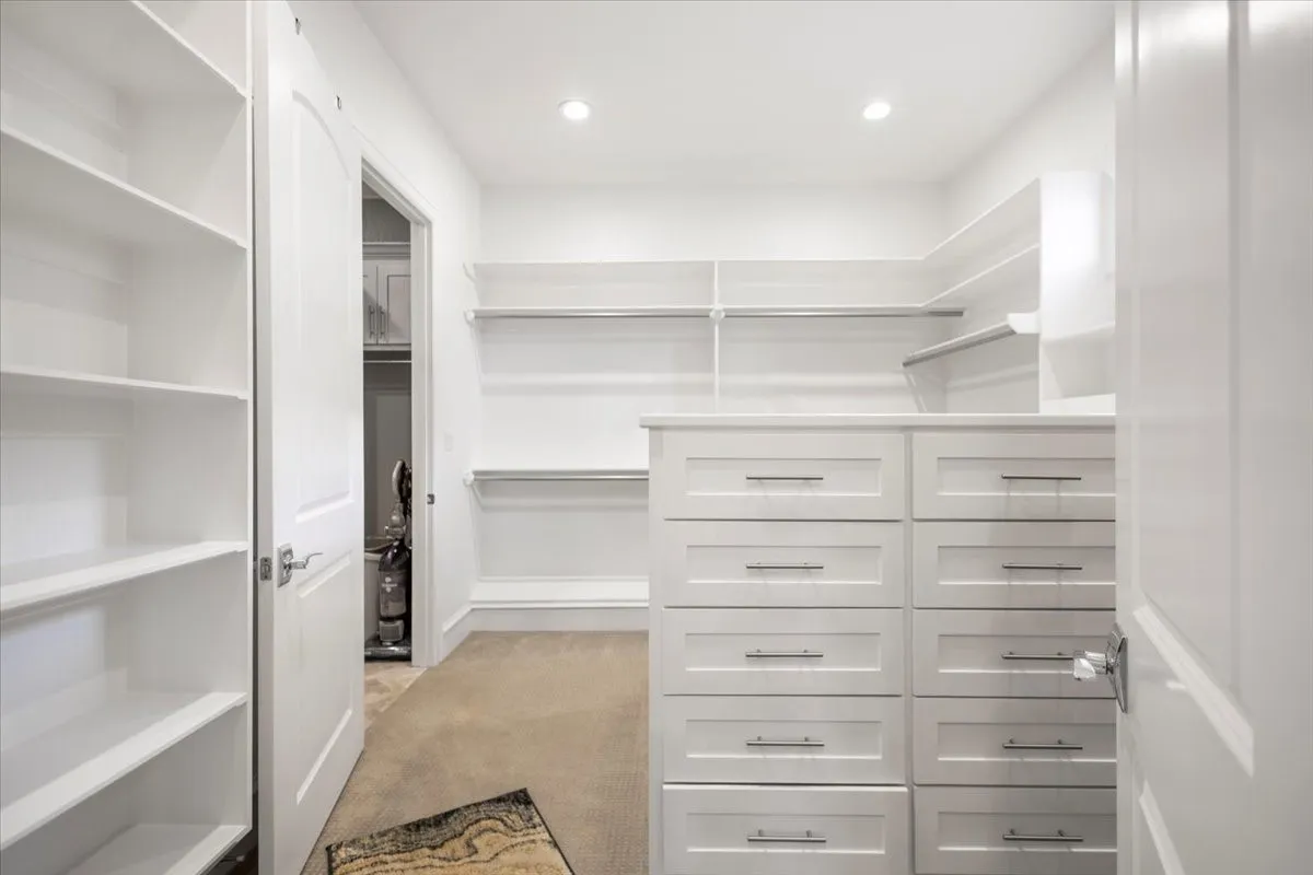 Single Family Residence For Sale in Henderson County , 5502 Nathan Drive, Chandler, Texas 75758, 5 Bedroom, 5 Bathroom, 3 Garage spaces, 3,855 Sqft, built in 2018, Preowned, mls#21171709, Real Estate Agent in Chandler, Homes For Sale in Henderson county, Homes For Sale in Chandler, Realtor in Chandler Texas, Real Estate Brokerage Independent Realty Texas, Luminita Cordes Realtor