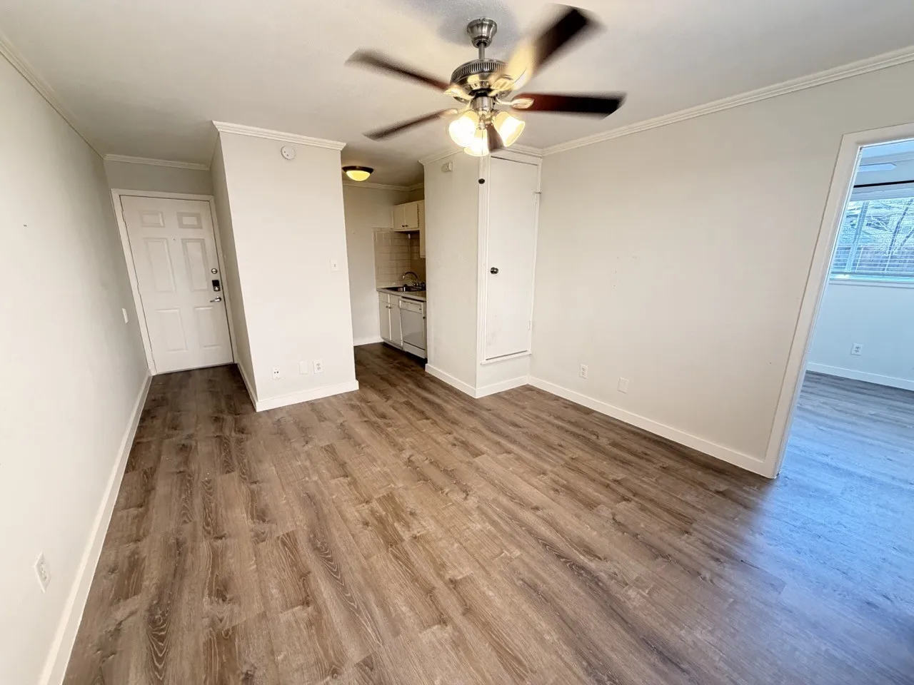 Apartment For Rent in Dallas County , 4115 Douglas Avenue 105, Dallas, Texas 75219, 1 Bedroom, 1 Bathroom, Garage spaces, 511 Sqft, built in 1950, Price $1,100, mls#21171120, Real Estate Agent in Dallas, Homes For Rent in Dallas county, Homes For Rent in Dallas, Realtor in Dallas Texas, Real Estate Brokerage Independent Realty Texas, Luminita Cordes Realtor