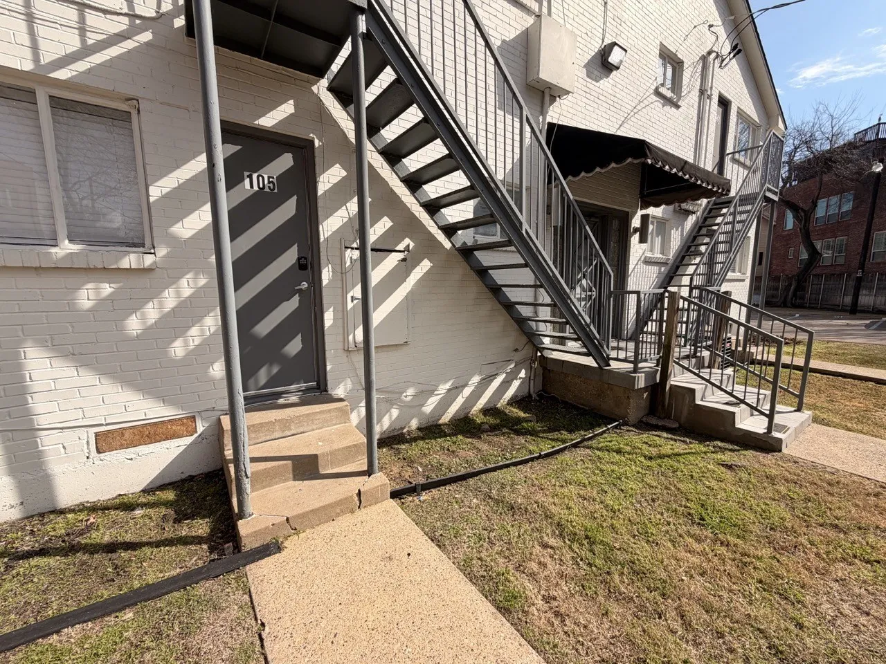 Apartment For Rent in Dallas County , 4115 Douglas Avenue 105, Dallas, Texas 75219, 1 Bedroom, 1 Bathroom, Garage spaces, 511 Sqft, built in 1950, Price $1,100, mls#21171120, Real Estate Agent in Dallas, Homes For Rent in Dallas county, Homes For Rent in Dallas, Realtor in Dallas Texas, Real Estate Brokerage Independent Realty Texas, Luminita Cordes Realtor