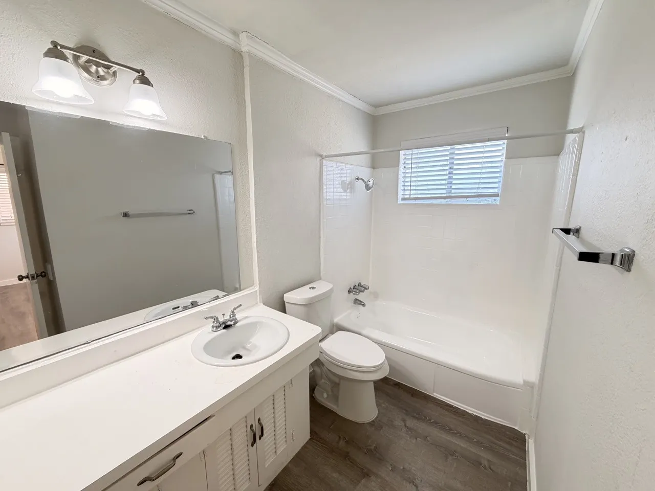 Apartment For Rent in Dallas County , 4115 Douglas Avenue 105, Dallas, Texas 75219, 1 Bedroom, 1 Bathroom, Garage spaces, 511 Sqft, built in 1950, Price $1,100, mls#21171120, Real Estate Agent in Dallas, Homes For Rent in Dallas county, Homes For Rent in Dallas, Realtor in Dallas Texas, Real Estate Brokerage Independent Realty Texas, Luminita Cordes Realtor
