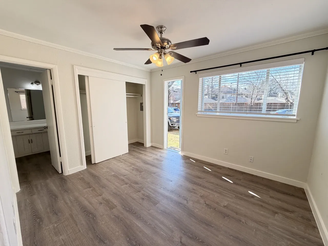 Apartment For Rent in Dallas County , 4115 Douglas Avenue 105, Dallas, Texas 75219, 1 Bedroom, 1 Bathroom, Garage spaces, 511 Sqft, built in 1950, Price $1,100, mls#21171120, Real Estate Agent in Dallas, Homes For Rent in Dallas county, Homes For Rent in Dallas, Realtor in Dallas Texas, Real Estate Brokerage Independent Realty Texas, Luminita Cordes Realtor