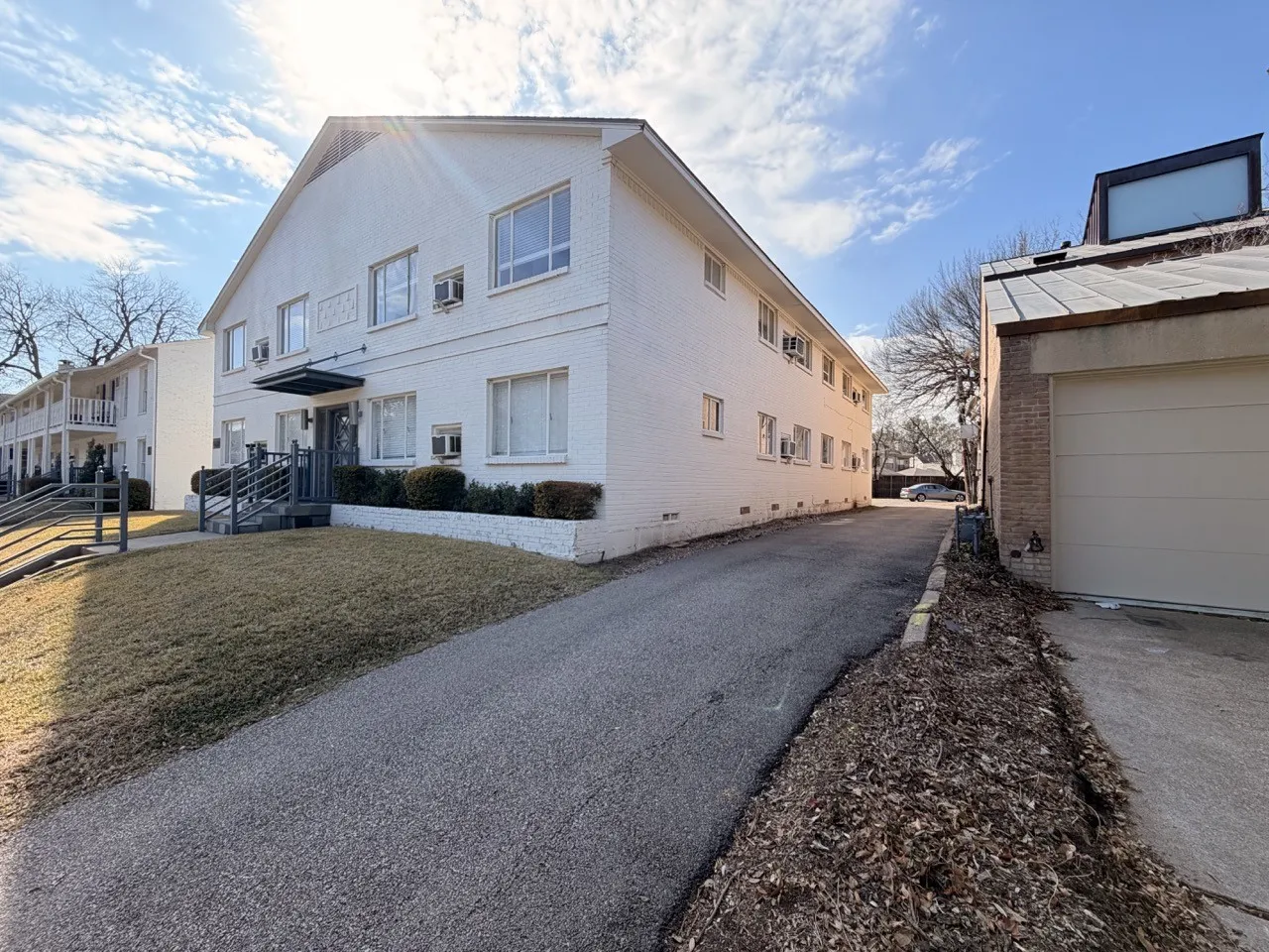 Apartment For Rent in Dallas County , 4115 Douglas Avenue 105, Dallas, Texas 75219, 1 Bedroom, 1 Bathroom, Garage spaces, 511 Sqft, built in 1950, Price $1,100, mls#21171120, Real Estate Agent in Dallas, Homes For Rent in Dallas county, Homes For Rent in Dallas, Realtor in Dallas Texas, Real Estate Brokerage Independent Realty Texas, Luminita Cordes Realtor