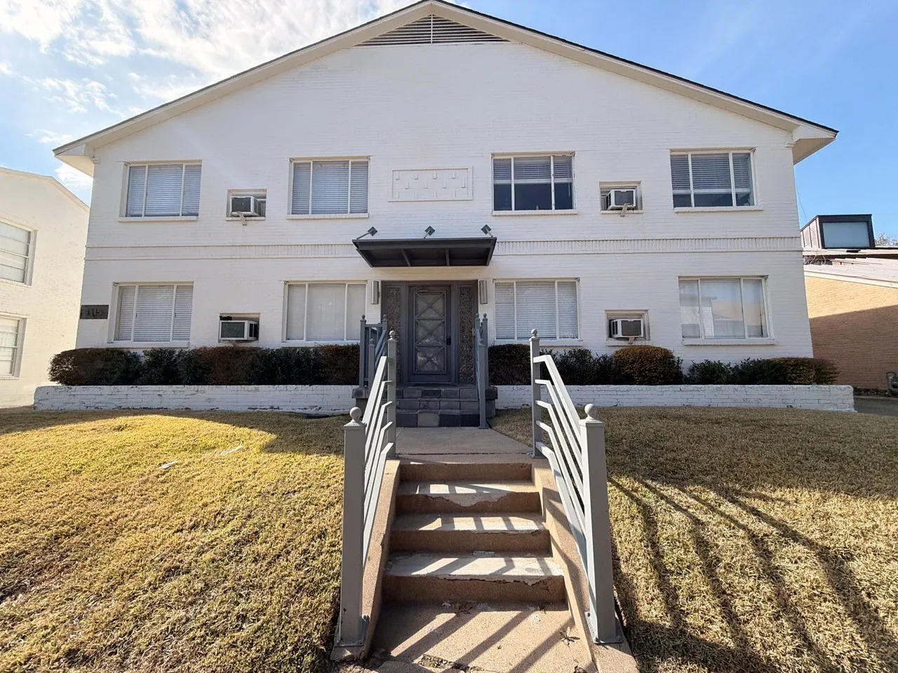 Apartment For Rent in Dallas County , 4115 Douglas Avenue 105, Dallas, Texas 75219, 1 Bedroom, 1 Bathroom, Garage spaces, 511 Sqft, built in 1950, Price $1,100, mls#21171120, Real Estate Agent in Dallas, Homes For Rent in Dallas county, Homes For Rent in Dallas, Realtor in Dallas Texas, Real Estate Brokerage Independent Realty Texas, Luminita Cordes Realtor