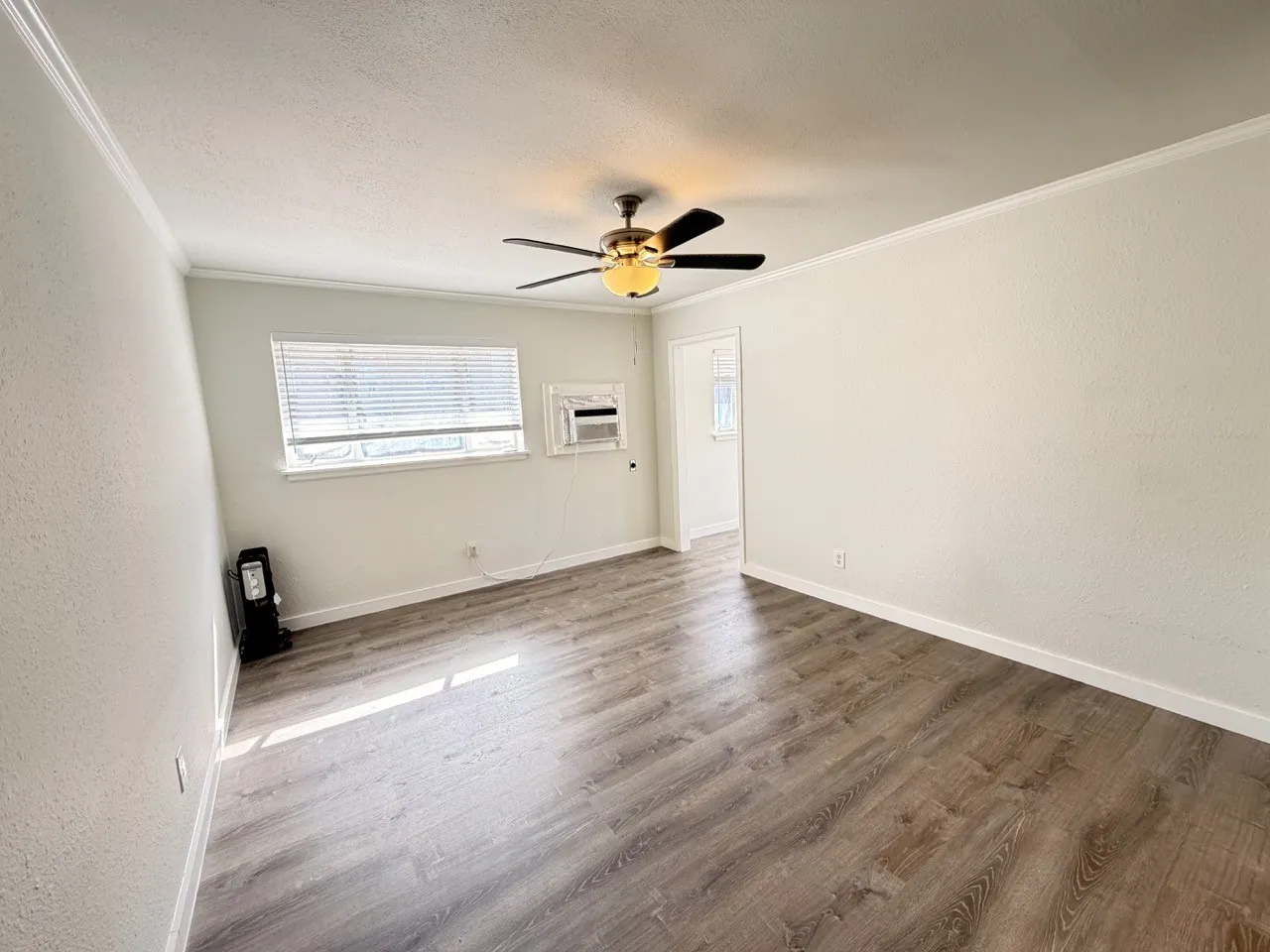 Apartment For Rent in Dallas County , 4115 Douglas Avenue 206, Dallas, Texas 75219, 1 Bedroom, 1 Bathroom, Garage spaces, 511 Sqft, built in 1950, Price $1,100, mls#21171141, Real Estate Agent in Dallas, Homes For Rent in Dallas county, Homes For Rent in Dallas, Realtor in Dallas Texas, Real Estate Brokerage Independent Realty Texas, Luminita Cordes Realtor