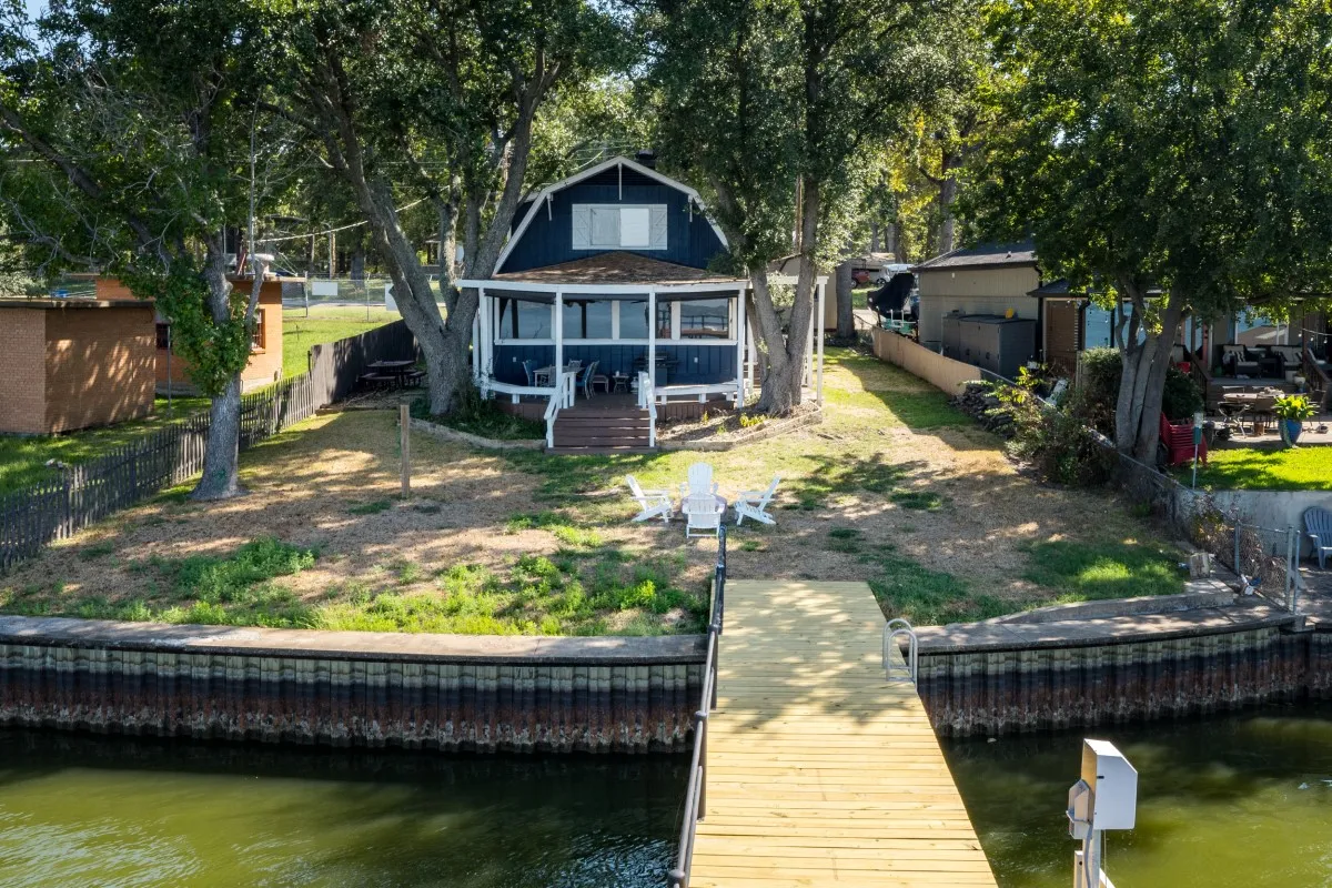 Single Family Residence For Sale in Henderson County , 114 Harbor Drive, Gun Barrel City, Texas 75156, 3 Bedroom, 2 Bathroom, Garage spaces, 1,800 Sqft, built in 1975, Preowned, mls#21180785, Real Estate Agent in Gun Barrel City, Homes For Sale in Henderson county, Homes For Sale in Gun Barrel City, Realtor in Gun Barrel City Texas, Real Estate Brokerage Independent Realty Texas, Luminita Cordes Realtor