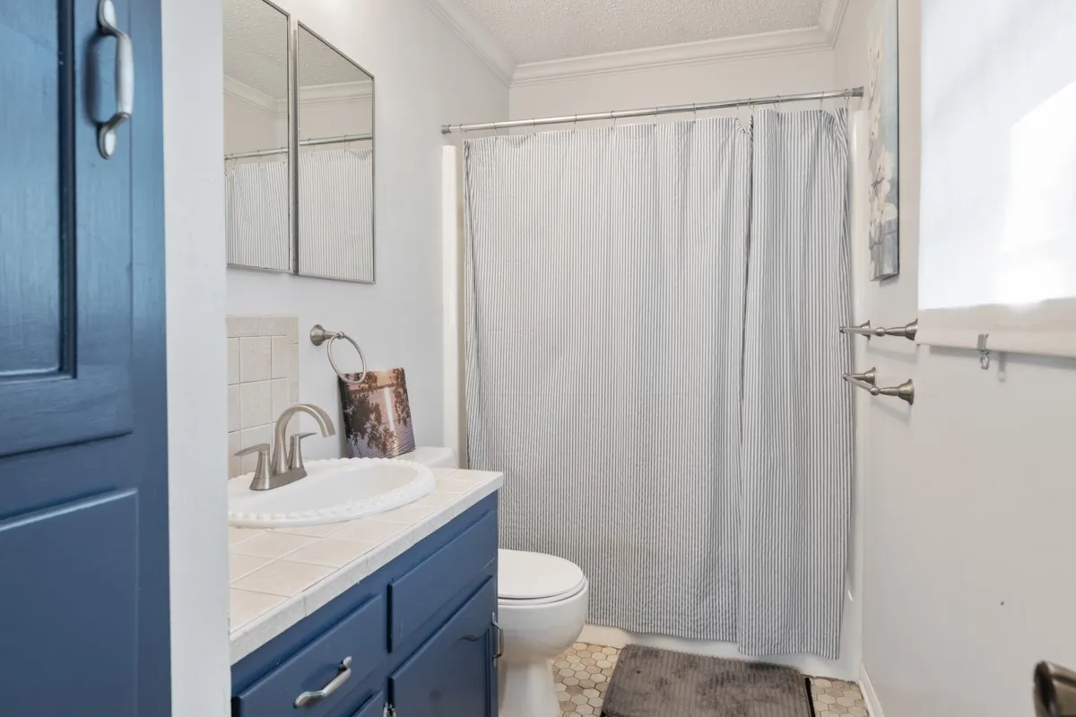 Single Family Residence For Sale in Henderson County , 114 Harbor Drive, Gun Barrel City, Texas 75156, 3 Bedroom, 2 Bathroom, Garage spaces, 1,800 Sqft, built in 1975, Preowned, mls#21180785, Real Estate Agent in Gun Barrel City, Homes For Sale in Henderson county, Homes For Sale in Gun Barrel City, Realtor in Gun Barrel City Texas, Real Estate Brokerage Independent Realty Texas, Luminita Cordes Realtor