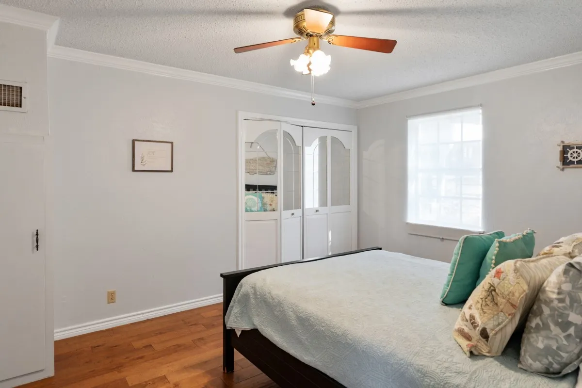 Single Family Residence For Sale in Henderson County , 114 Harbor Drive, Gun Barrel City, Texas 75156, 3 Bedroom, 2 Bathroom, Garage spaces, 1,800 Sqft, built in 1975, Preowned, mls#21180785, Real Estate Agent in Gun Barrel City, Homes For Sale in Henderson county, Homes For Sale in Gun Barrel City, Realtor in Gun Barrel City Texas, Real Estate Brokerage Independent Realty Texas, Luminita Cordes Realtor