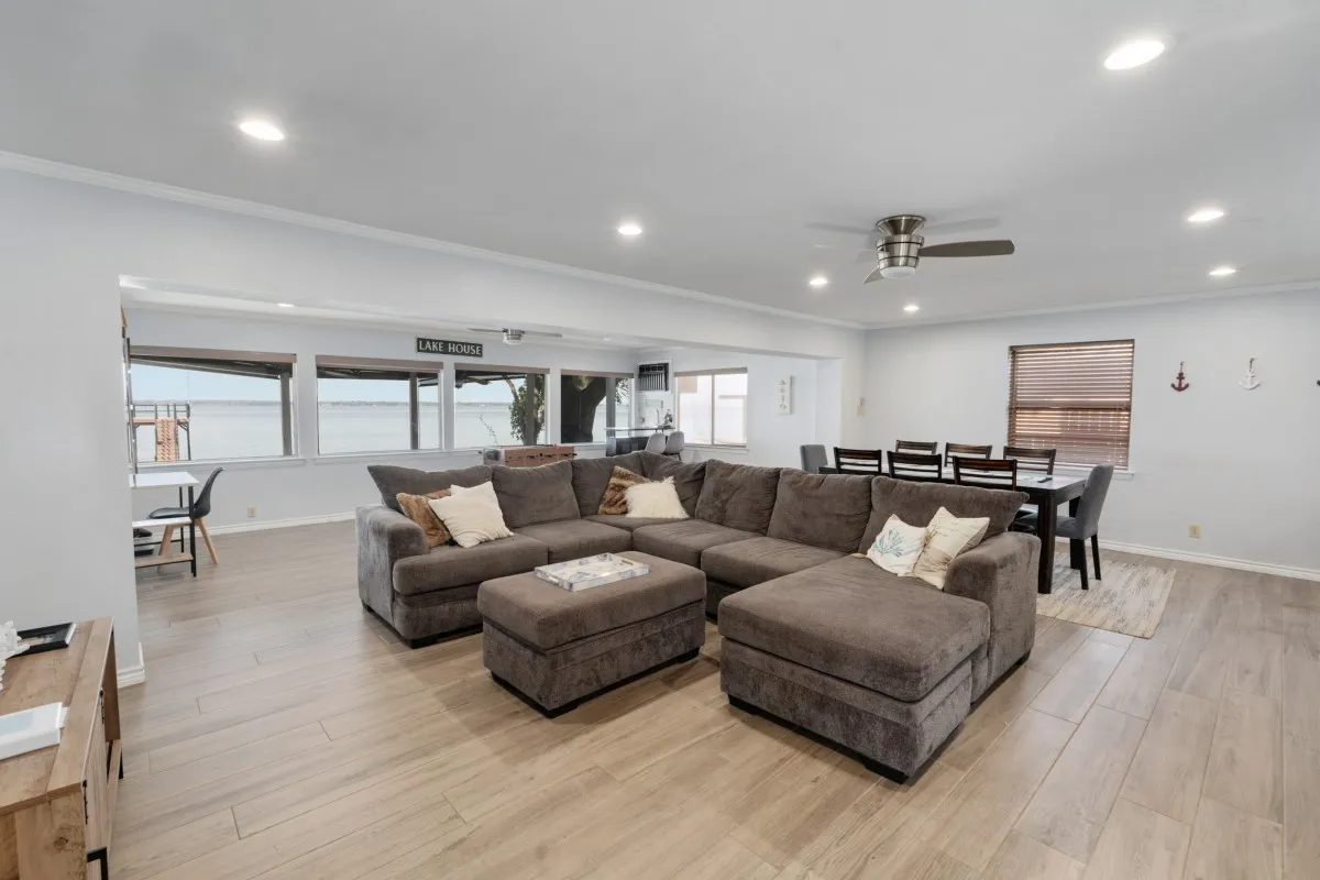 Single Family Residence For Sale in Henderson County , 114 Harbor Drive, Gun Barrel City, Texas 75156, 3 Bedroom, 2 Bathroom, Garage spaces, 1,800 Sqft, built in 1975, Preowned, mls#21180785, Real Estate Agent in Gun Barrel City, Homes For Sale in Henderson county, Homes For Sale in Gun Barrel City, Realtor in Gun Barrel City Texas, Real Estate Brokerage Independent Realty Texas, Luminita Cordes Realtor