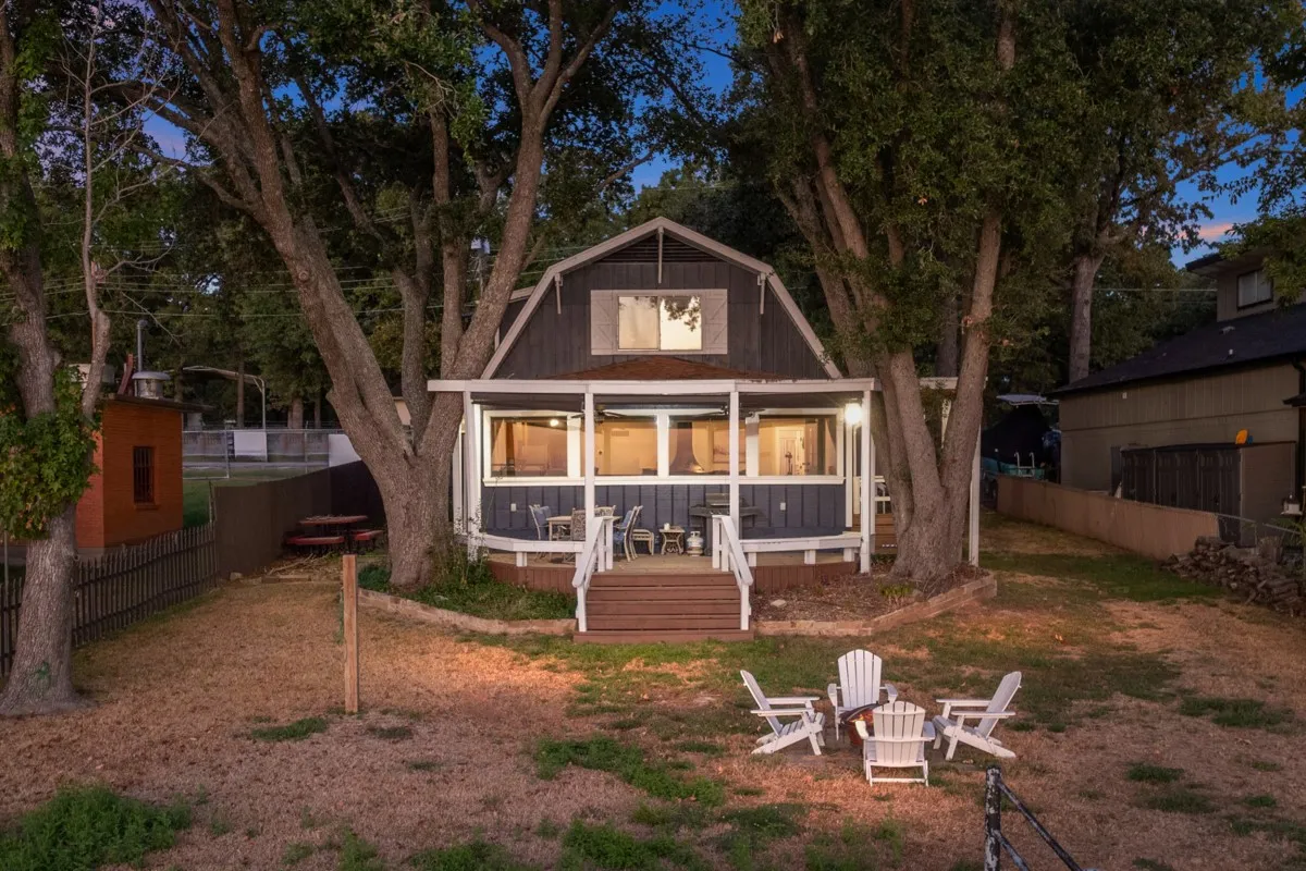 Single Family Residence For Sale in Henderson County , 114 Harbor Drive, Gun Barrel City, Texas 75156, 3 Bedroom, 2 Bathroom, Garage spaces, 1,800 Sqft, built in 1975, Preowned, mls#21180785, Real Estate Agent in Gun Barrel City, Homes For Sale in Henderson county, Homes For Sale in Gun Barrel City, Realtor in Gun Barrel City Texas, Real Estate Brokerage Independent Realty Texas, Luminita Cordes Realtor