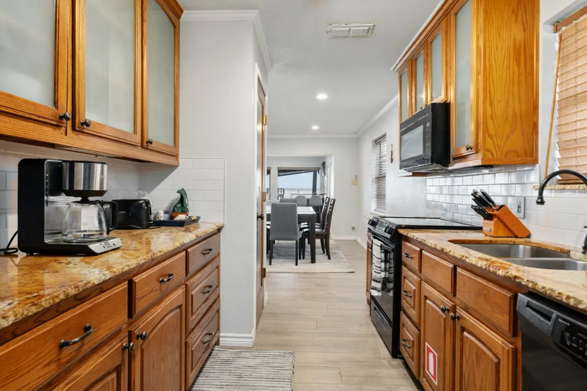Single Family Residence For Sale in Henderson County , 114 Harbor Drive, Gun Barrel City, Texas 75156, 3 Bedroom, 2 Bathroom, Garage spaces, 1,800 Sqft, built in 1975, Preowned, mls#21180785, Real Estate Agent in Gun Barrel City, Homes For Sale in Henderson county, Homes For Sale in Gun Barrel City, Realtor in Gun Barrel City Texas, Real Estate Brokerage Independent Realty Texas, Luminita Cordes Realtor