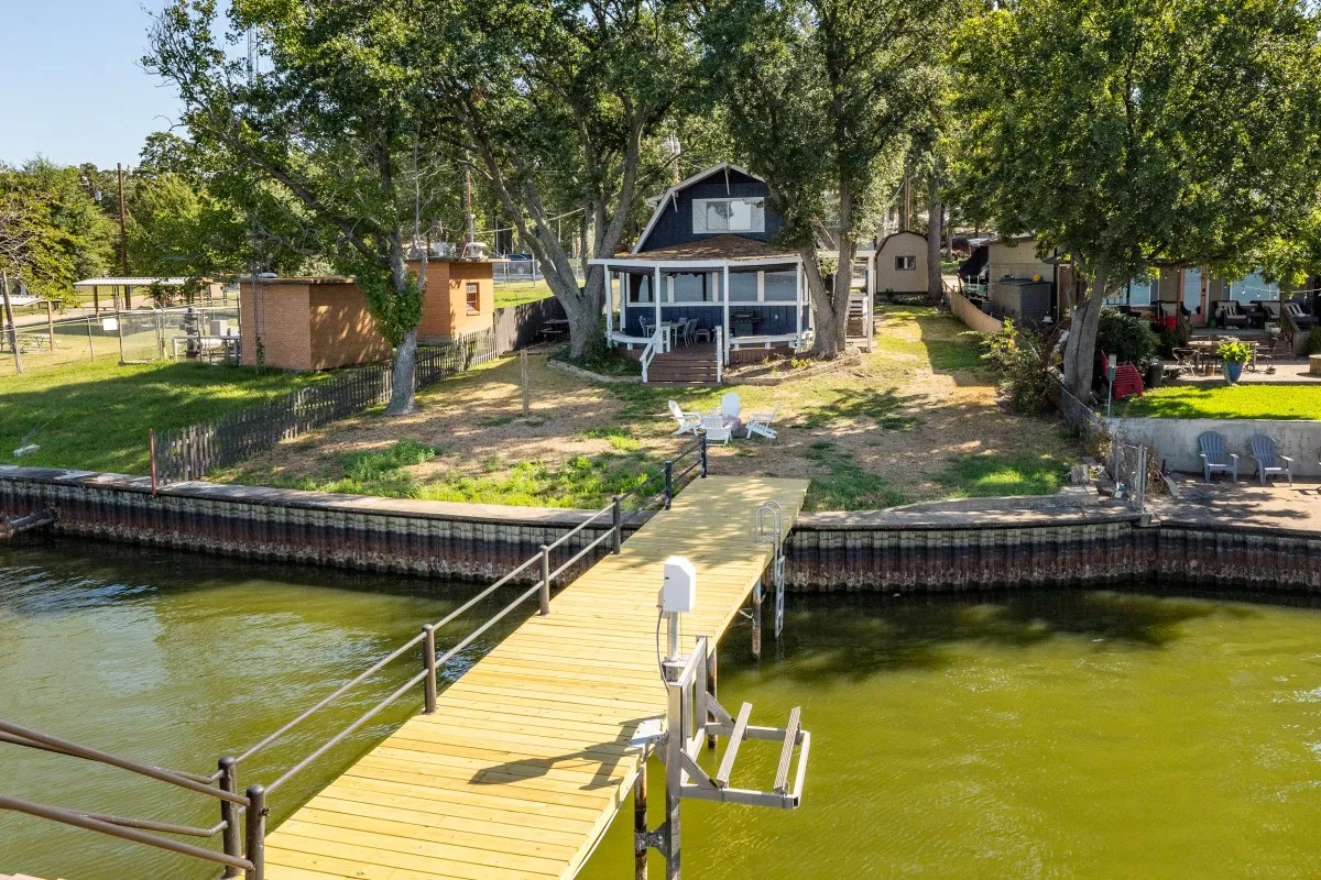 Single Family Residence For Sale in Henderson County , 114 Harbor Drive, Gun Barrel City, Texas 75156, 3 Bedroom, 2 Bathroom, Garage spaces, 1,800 Sqft, built in 1975, Preowned, mls#21180785, Real Estate Agent in Gun Barrel City, Homes For Sale in Henderson county, Homes For Sale in Gun Barrel City, Realtor in Gun Barrel City Texas, Real Estate Brokerage Independent Realty Texas, Luminita Cordes Realtor