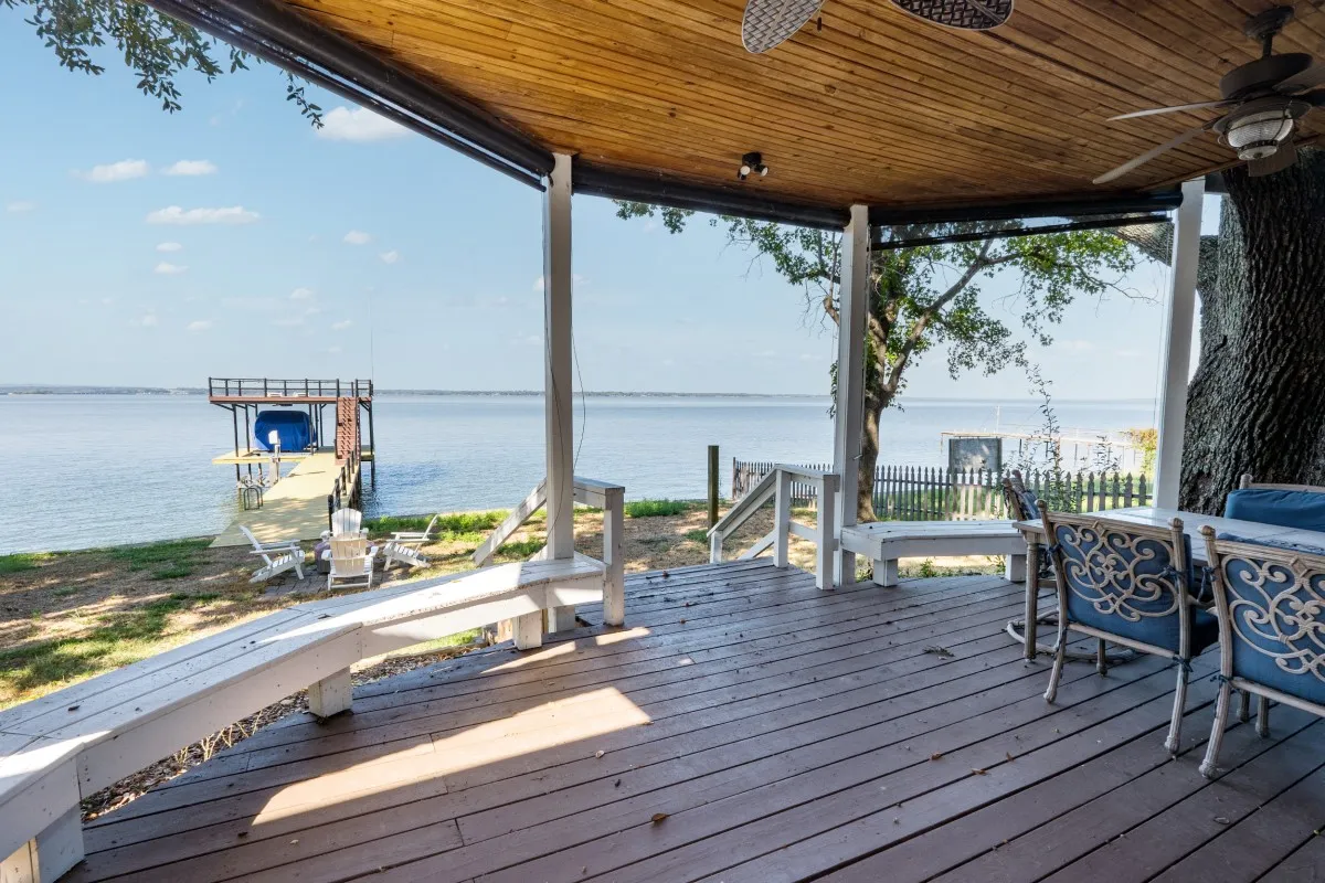 Single Family Residence For Sale in Henderson County , 114 Harbor Drive, Gun Barrel City, Texas 75156, 3 Bedroom, 2 Bathroom, Garage spaces, 1,800 Sqft, built in 1975, Preowned, mls#21180785, Real Estate Agent in Gun Barrel City, Homes For Sale in Henderson county, Homes For Sale in Gun Barrel City, Realtor in Gun Barrel City Texas, Real Estate Brokerage Independent Realty Texas, Luminita Cordes Realtor