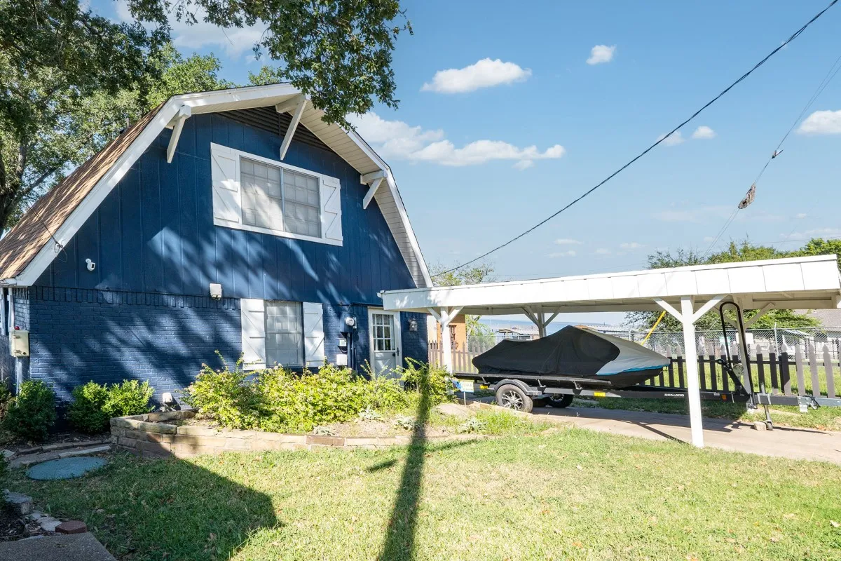 Single Family Residence For Sale in Henderson County , 114 Harbor Drive, Gun Barrel City, Texas 75156, 3 Bedroom, 2 Bathroom, Garage spaces, 1,800 Sqft, built in 1975, Preowned, mls#21180785, Real Estate Agent in Gun Barrel City, Homes For Sale in Henderson county, Homes For Sale in Gun Barrel City, Realtor in Gun Barrel City Texas, Real Estate Brokerage Independent Realty Texas, Luminita Cordes Realtor