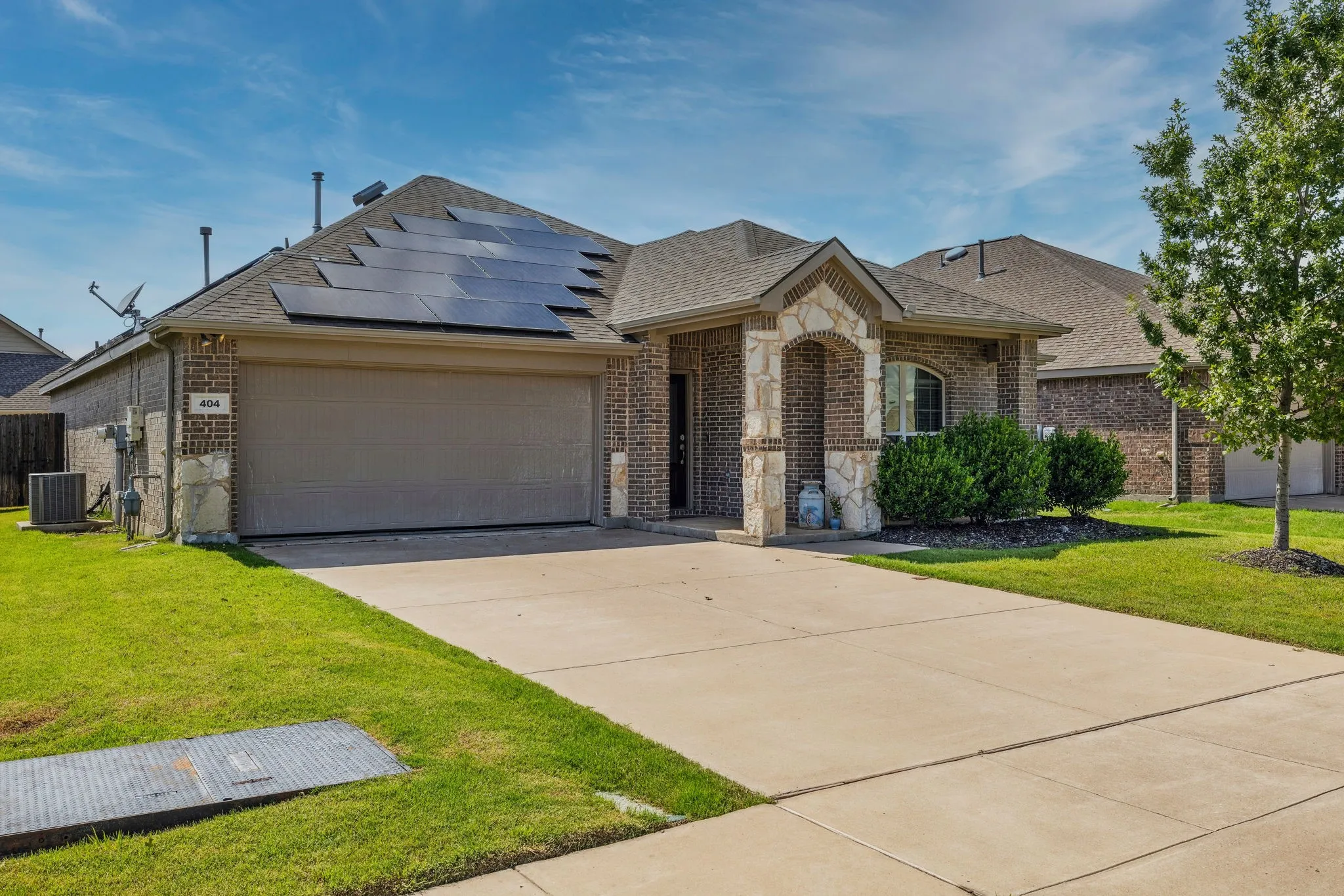 Single Family Residence For Sale in Collin County , 404 Madrone Lane, Princeton, Texas 75407, 3 Bedroom, 2 Bathroom, 2 Garage spaces, 1,598 Sqft, built in 2018, Preowned, Price $279,500, mls#21180593, Real Estate Agent in Princeton, Homes For Sale in Collin county, Homes For Sale in Princeton, Realtor in Princeton Texas, Real Estate Brokerage Independent Realty Texas, Luminita Cordes Realtor