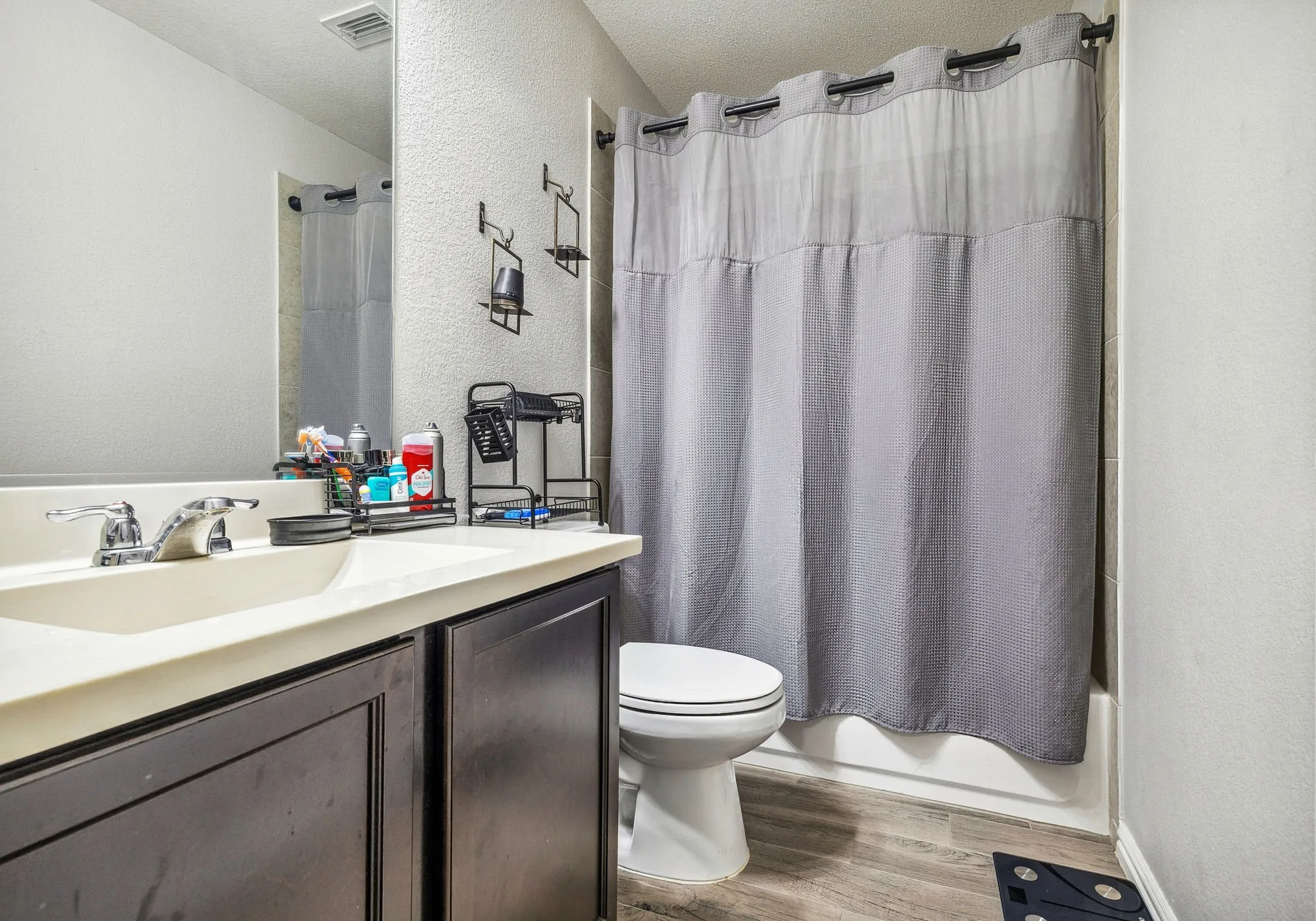 Single Family Residence For Sale in Collin County , 404 Madrone Lane, Princeton, Texas 75407, 3 Bedroom, 2 Bathroom, 2 Garage spaces, 1,598 Sqft, built in 2018, Preowned, Price $279,500, mls#21180593, Real Estate Agent in Princeton, Homes For Sale in Collin county, Homes For Sale in Princeton, Realtor in Princeton Texas, Real Estate Brokerage Independent Realty Texas, Luminita Cordes Realtor