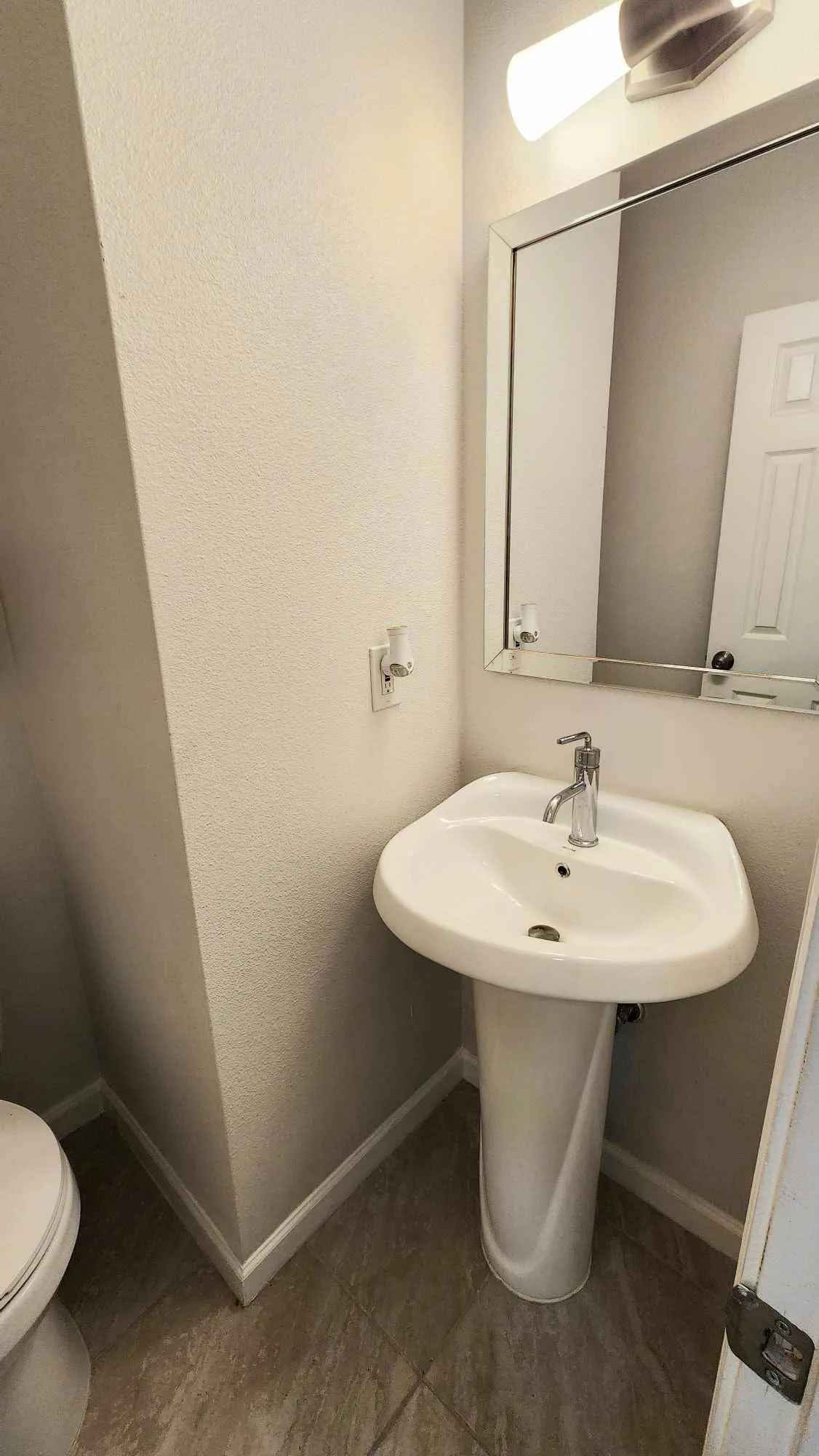 Single Family Residence For Sale in Tarrant County , 2000 May Street, Fort Worth, Texas 76110, 4 Bedroom, 3 Bathroom, Garage spaces, 1,666 Sqft, built in 1927, Preowned, mls#21180833, Real Estate Agent in Fort Worth, Homes For Sale in Tarrant county, Homes For Sale in Fort Worth, Realtor in Fort Worth Texas, Real Estate Brokerage Independent Realty Texas, Luminita Cordes Realtor