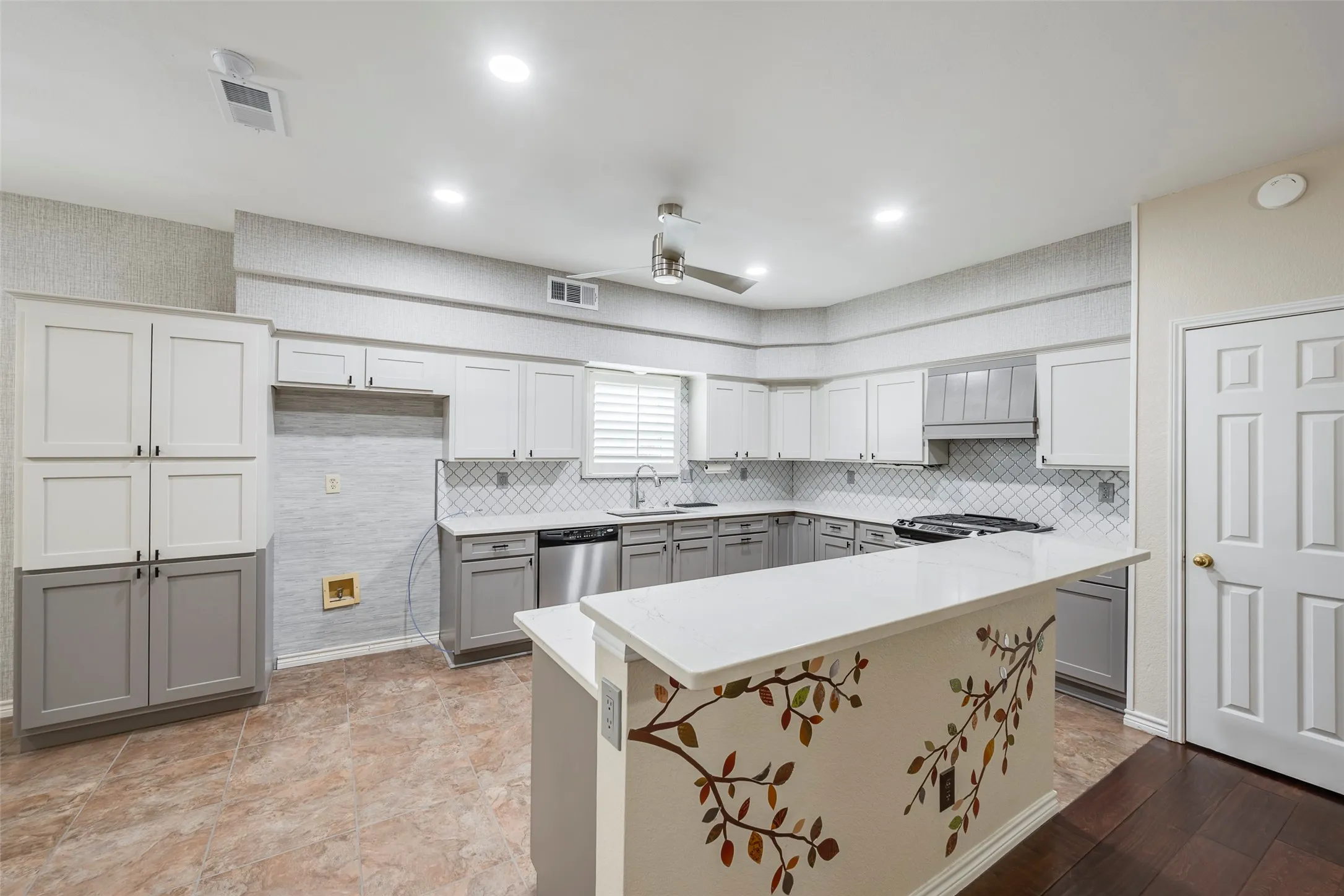 Eat in kitchen dining area