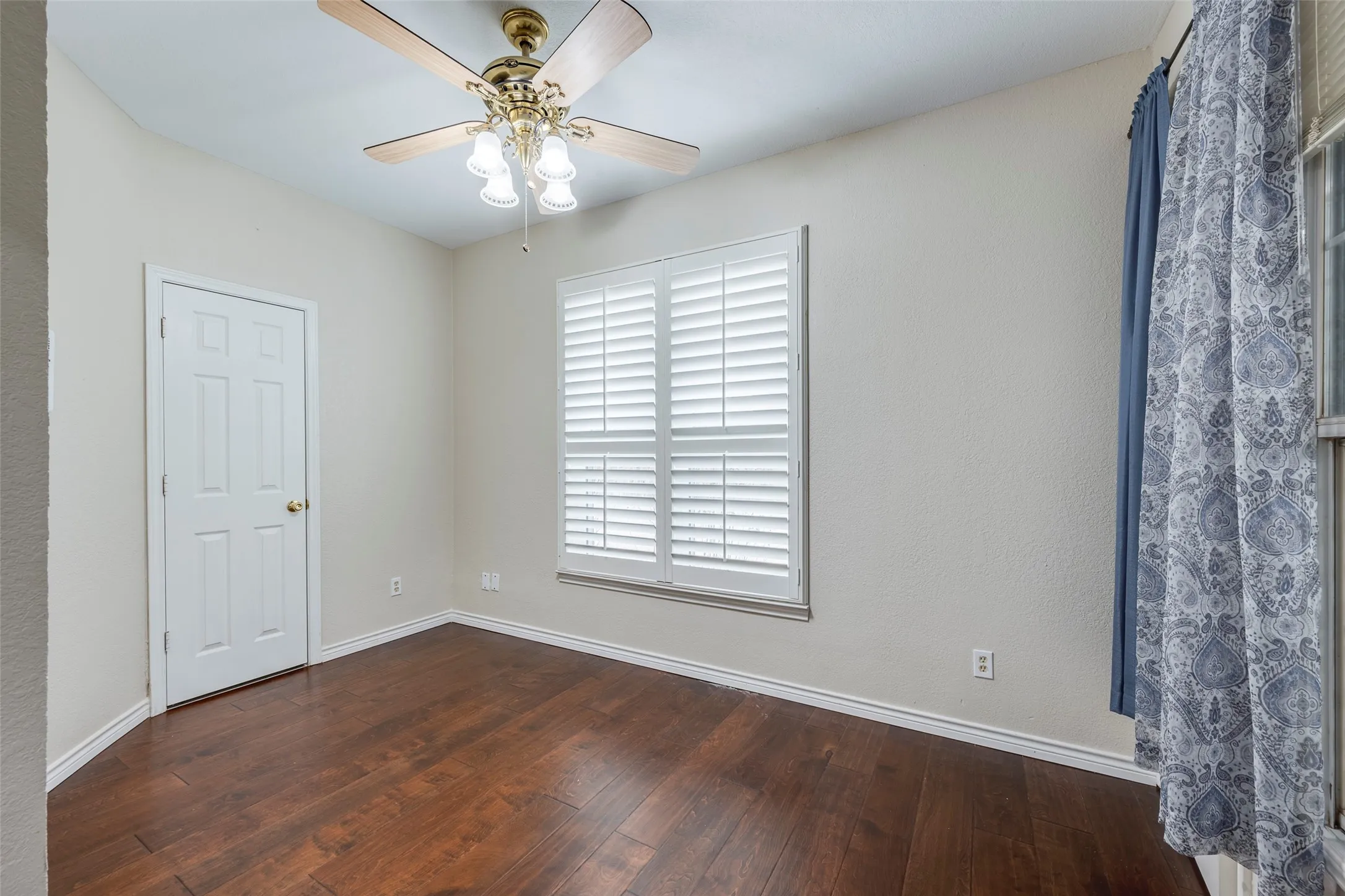 Main level 2nd bedroom with ensuite bathroom with Shower