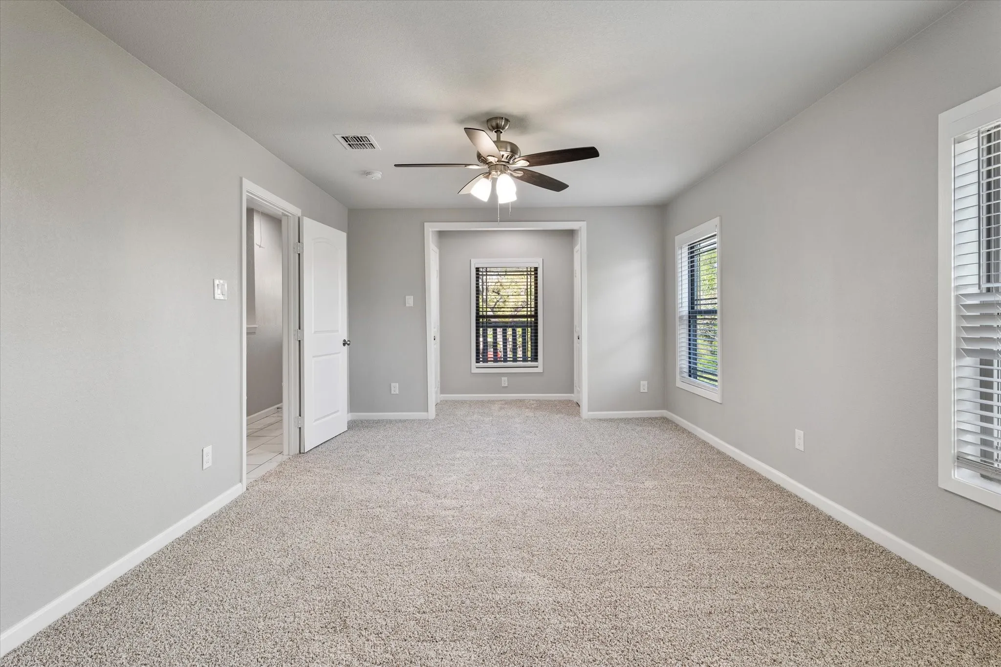 Single Family Residence For Sale in Hood County , 4321 Green Oak Drive, Granbury, Texas 76048, 3 Bedroom, 3 Bathroom, Garage spaces, 2,054 Sqft, built in 1978, Price $270,000, mls#21180325, Real Estate Agent in Granbury, Homes For Sale in Hood county, Homes For Sale in Granbury, Realtor in Granbury Texas, Real Estate Brokerage Independent Realty Texas, Luminita Cordes Realtor