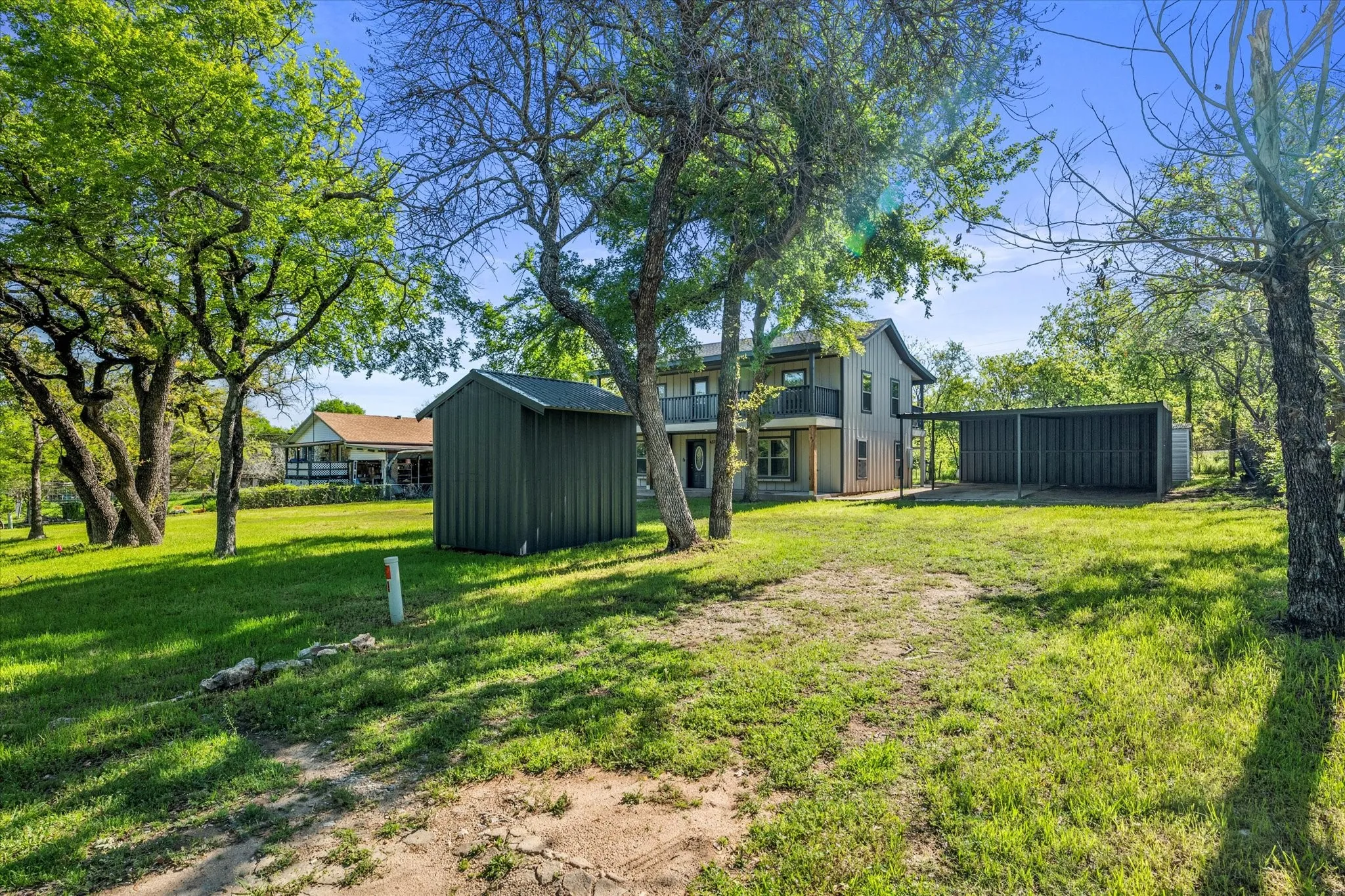 Single Family Residence For Sale in Hood County , 4321 Green Oak Drive, Granbury, Texas 76048, 3 Bedroom, 3 Bathroom, Garage spaces, 2,054 Sqft, built in 1978, Price $270,000, mls#21180325, Real Estate Agent in Granbury, Homes For Sale in Hood county, Homes For Sale in Granbury, Realtor in Granbury Texas, Real Estate Brokerage Independent Realty Texas, Luminita Cordes Realtor