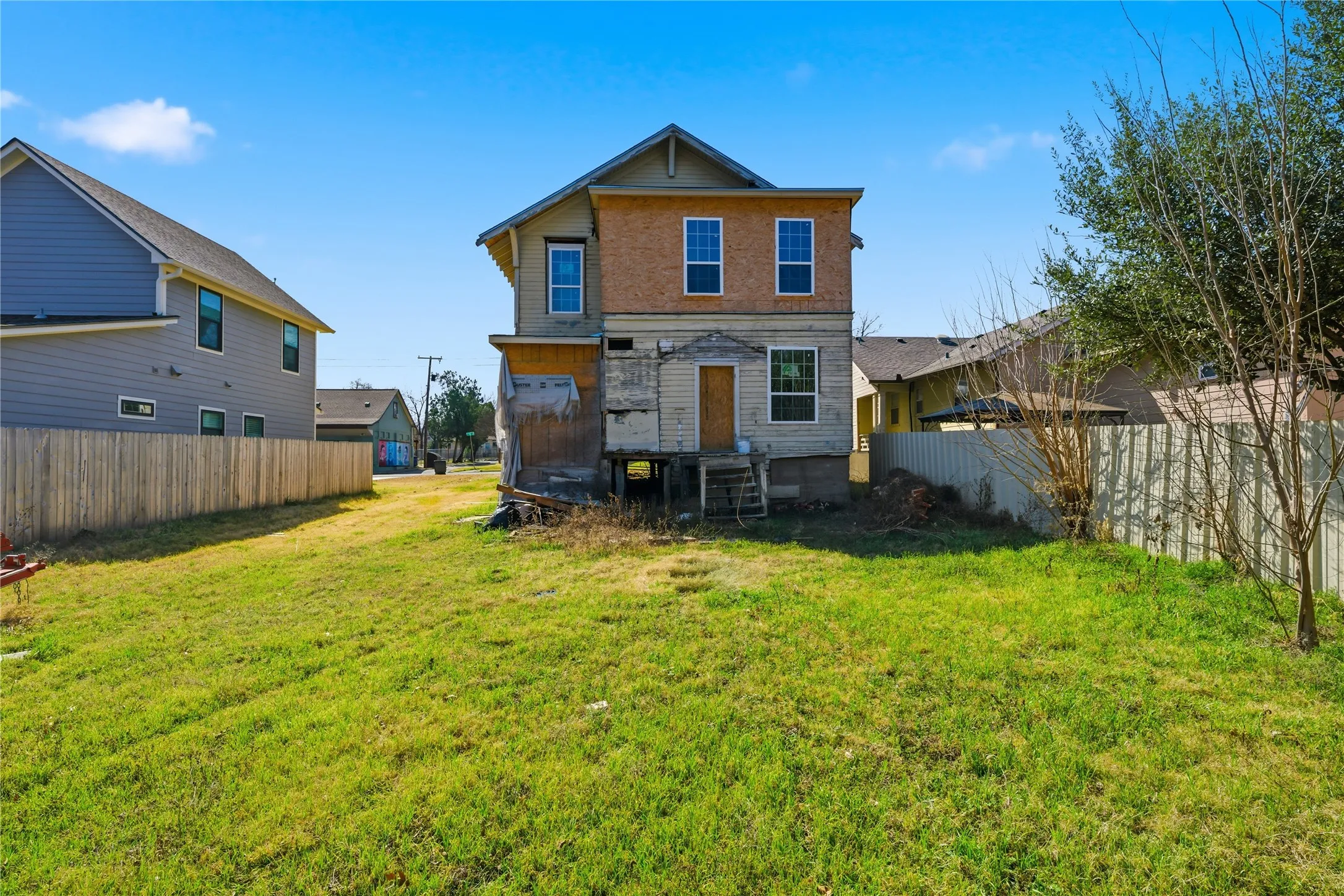 Single Family Residence For Sale in Mc Lennan County , 707 N 15th Street, Waco, Texas 76707, 4 Bedroom, 2 Bathroom, Garage spaces, 2,114 Sqft, built in 1910, mls#21180860, Real Estate Agent in Waco, Homes For Sale in Mc Lennan county, Homes For Sale in Waco, Realtor in Waco Texas, Real Estate Brokerage Independent Realty Texas, Luminita Cordes Realtor