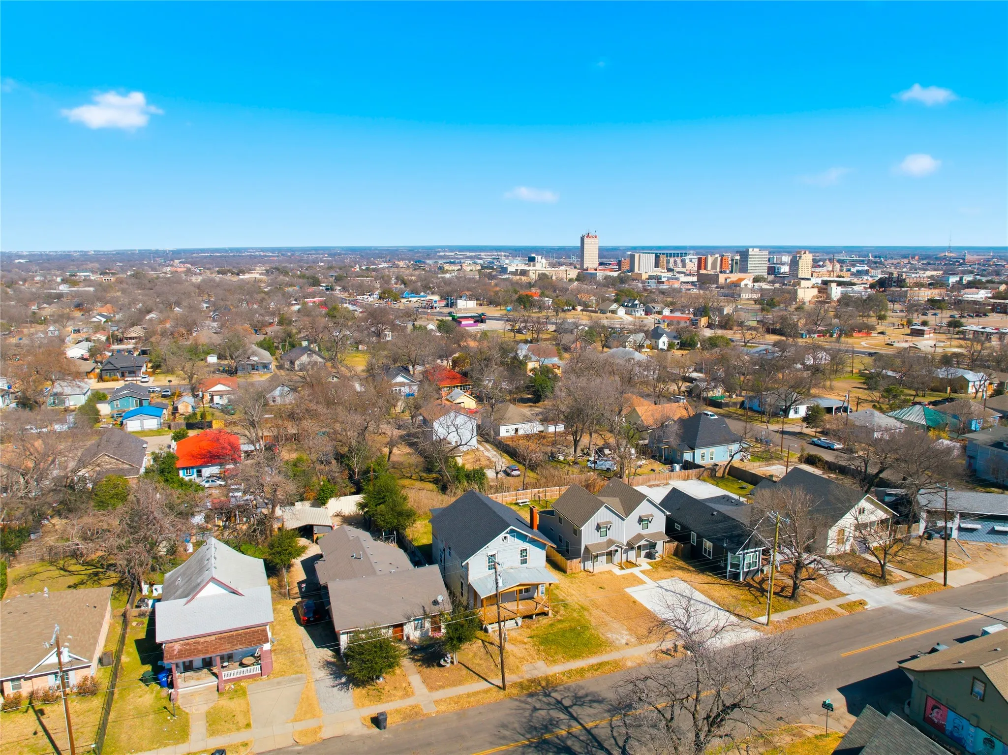Single Family Residence For Sale in Mc Lennan County , 707 N 15th Street, Waco, Texas 76707, 4 Bedroom, 2 Bathroom, Garage spaces, 2,114 Sqft, built in 1910, mls#21180860, Real Estate Agent in Waco, Homes For Sale in Mc Lennan county, Homes For Sale in Waco, Realtor in Waco Texas, Real Estate Brokerage Independent Realty Texas, Luminita Cordes Realtor