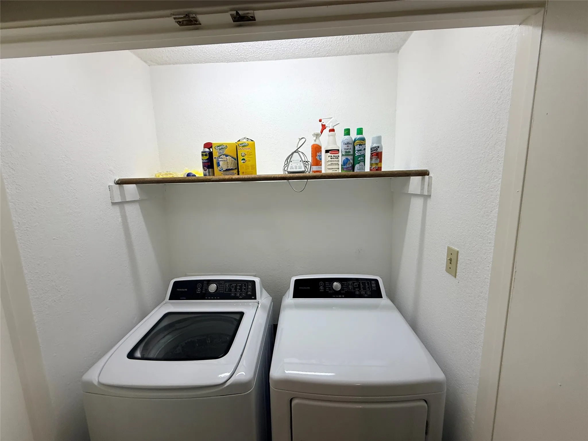 Single Family Residence For Sale in Mc Lennan County , 351 Bosque Bend Lane, China Spring, Texas 76633, 3 Bedrooms, 2 Bathrooms, 2 Garage spaces, 1,655 Sqft, built in 1976, Preowned, Price $375,000, mls#21178154, Real Estate Agent in China Spring, Homes For Sale in Mc Lennan county, Homes For Sale in China Spring, Realtor in China Spring Texas, Real Estate Brokerage Independent Realty Texas, Luminita Cordes Realtor