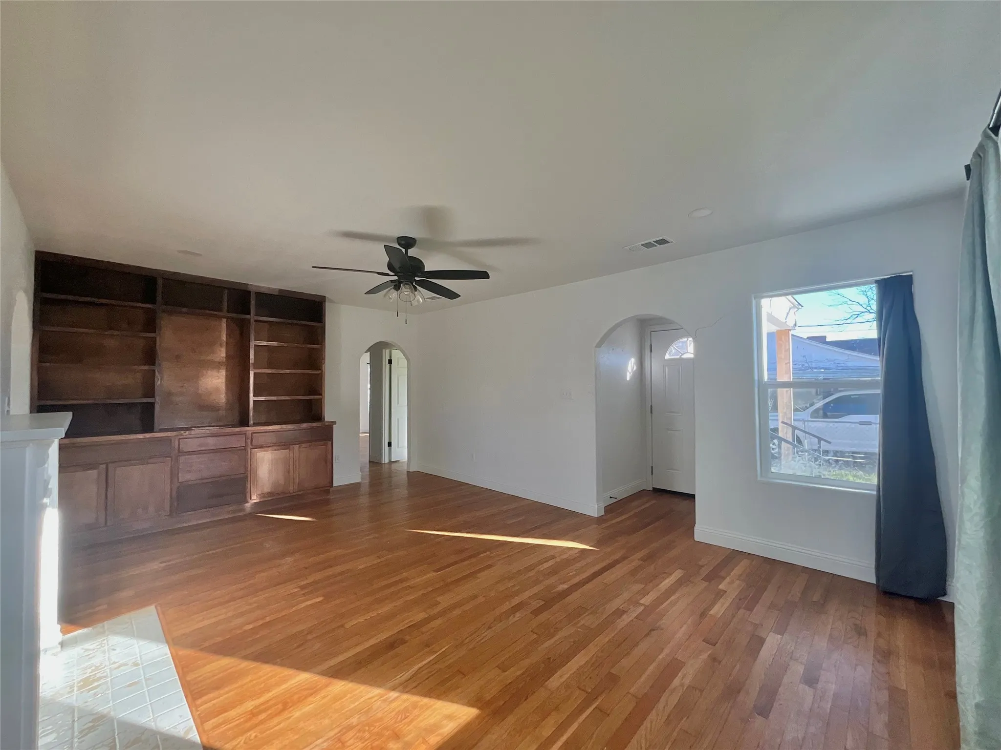 Single Family Residence For Sale in Palo Pinto County , 903 SW 5th Avenue SW, Mineral Wells, Texas 76067, 2 Bedroom, 1 Bathroom, 1 Garage spaces, 1,127 Sqft, built in 1942, Preowned, mls#21177486, Real Estate Agent in Mineral Wells, Homes For Sale in Palo Pinto county, Homes For Sale in Mineral Wells, Realtor in Mineral Wells Texas, Real Estate Brokerage Independent Realty Texas, Luminita Cordes Realtor