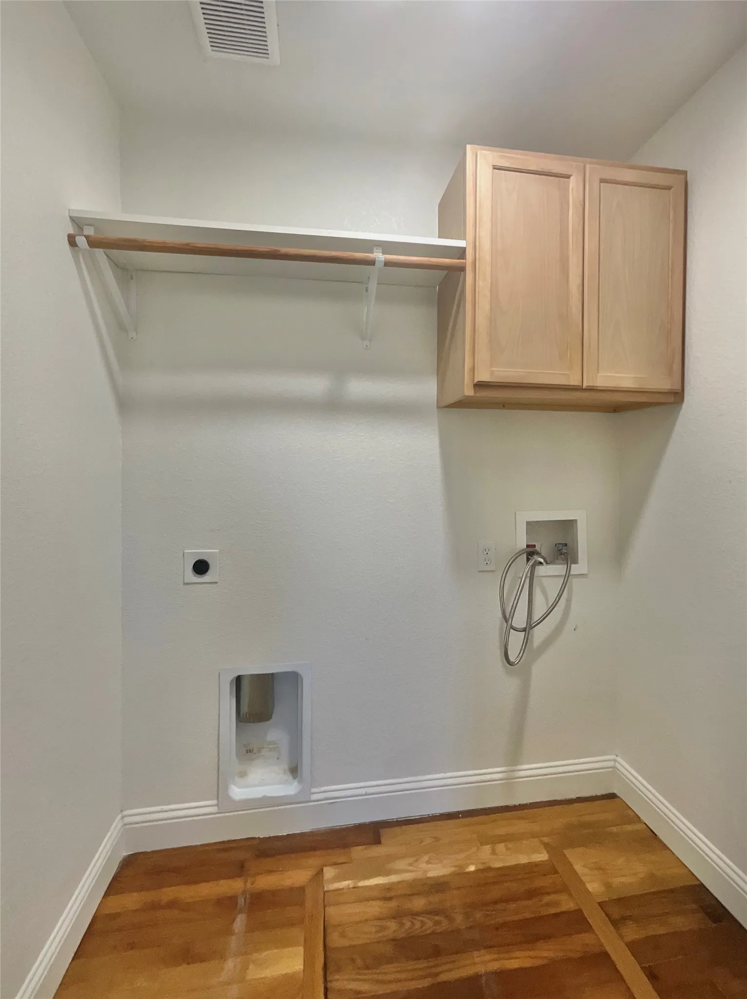 Single Family Residence For Sale in Palo Pinto County , 903 SW 5th Avenue SW, Mineral Wells, Texas 76067, 2 Bedroom, 1 Bathroom, 1 Garage spaces, 1,127 Sqft, built in 1942, Preowned, mls#21177486, Real Estate Agent in Mineral Wells, Homes For Sale in Palo Pinto county, Homes For Sale in Mineral Wells, Realtor in Mineral Wells Texas, Real Estate Brokerage Independent Realty Texas, Luminita Cordes Realtor