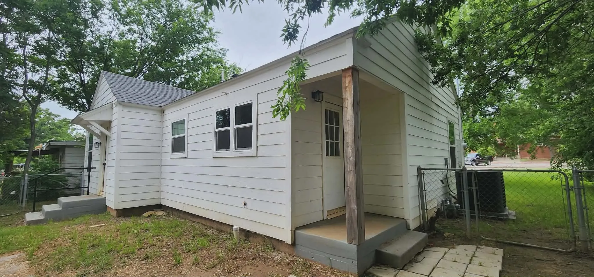 Single Family Residence For Sale in Palo Pinto County , 903 SW 5th Avenue SW, Mineral Wells, Texas 76067, 2 Bedroom, 1 Bathroom, 1 Garage spaces, 1,127 Sqft, built in 1942, Preowned, mls#21177486, Real Estate Agent in Mineral Wells, Homes For Sale in Palo Pinto county, Homes For Sale in Mineral Wells, Realtor in Mineral Wells Texas, Real Estate Brokerage Independent Realty Texas, Luminita Cordes Realtor