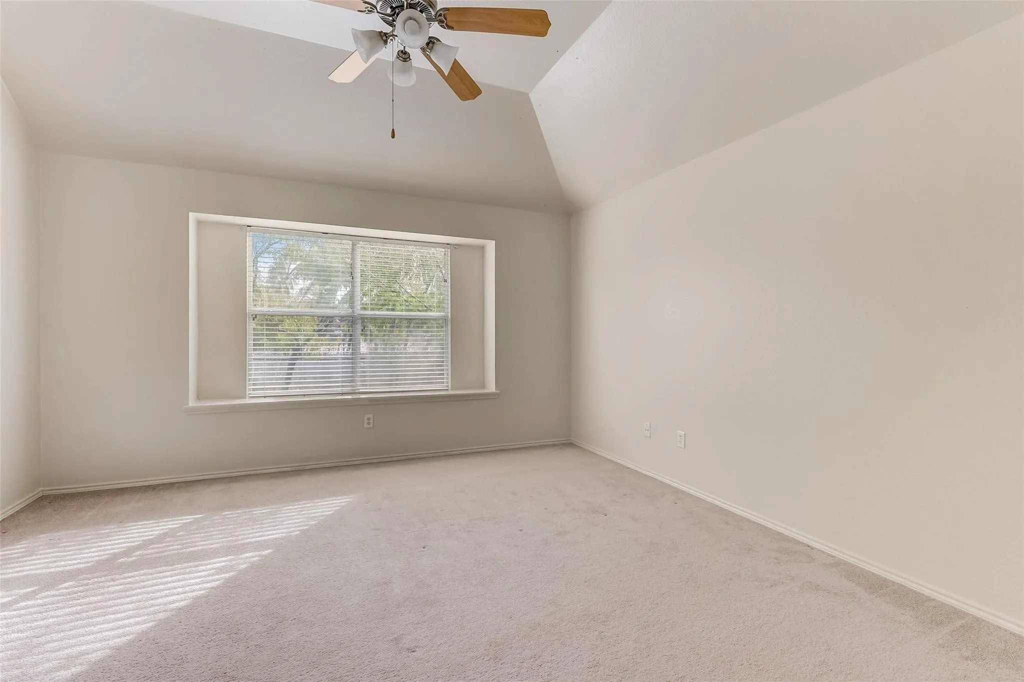 Single Family Residence For Sale in Tarrant County , 4905 Summer Oaks Lane, Fort Worth, Texas 76123, 3 Bedroom, 2 Bathroom, 2 Garage spaces, 1,788 Sqft, built in 2004, mls#21180990, Real Estate Agent in Fort Worth, Homes For Sale in Tarrant county, Homes For Sale in Fort Worth, Realtor in Fort Worth Texas, Real Estate Brokerage Independent Realty Texas, Luminita Cordes Realtor