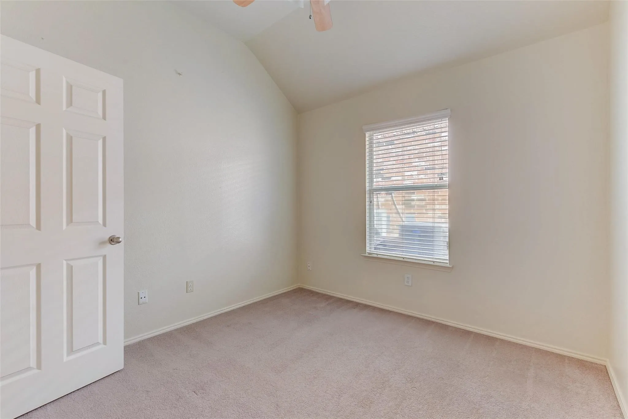 Single Family Residence For Sale in Tarrant County , 4905 Summer Oaks Lane, Fort Worth, Texas 76123, 3 Bedroom, 2 Bathroom, 2 Garage spaces, 1,788 Sqft, built in 2004, mls#21180990, Real Estate Agent in Fort Worth, Homes For Sale in Tarrant county, Homes For Sale in Fort Worth, Realtor in Fort Worth Texas, Real Estate Brokerage Independent Realty Texas, Luminita Cordes Realtor