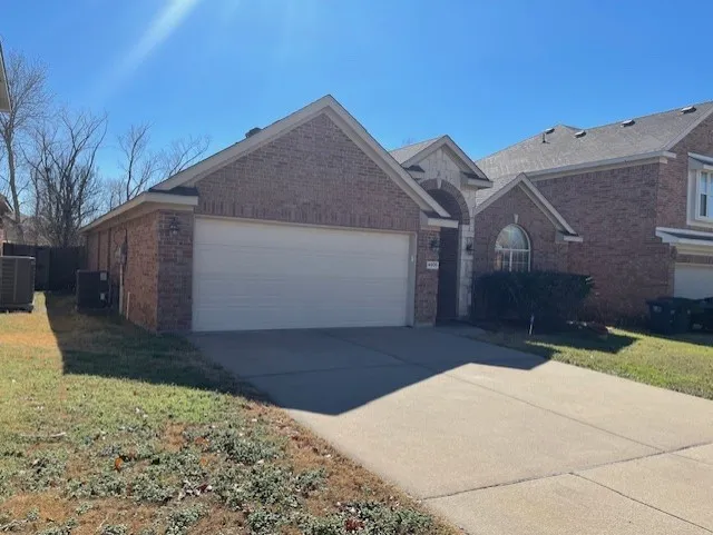 Single Family Residence For Sale in Tarrant County , 4905 Summer Oaks Lane, Fort Worth, Texas 76123, 3 Bedroom, 2 Bathroom, 2 Garage spaces, 1,788 Sqft, built in 2004, mls#21180990, Real Estate Agent in Fort Worth, Homes For Sale in Tarrant county, Homes For Sale in Fort Worth, Realtor in Fort Worth Texas, Real Estate Brokerage Independent Realty Texas, Luminita Cordes Realtor