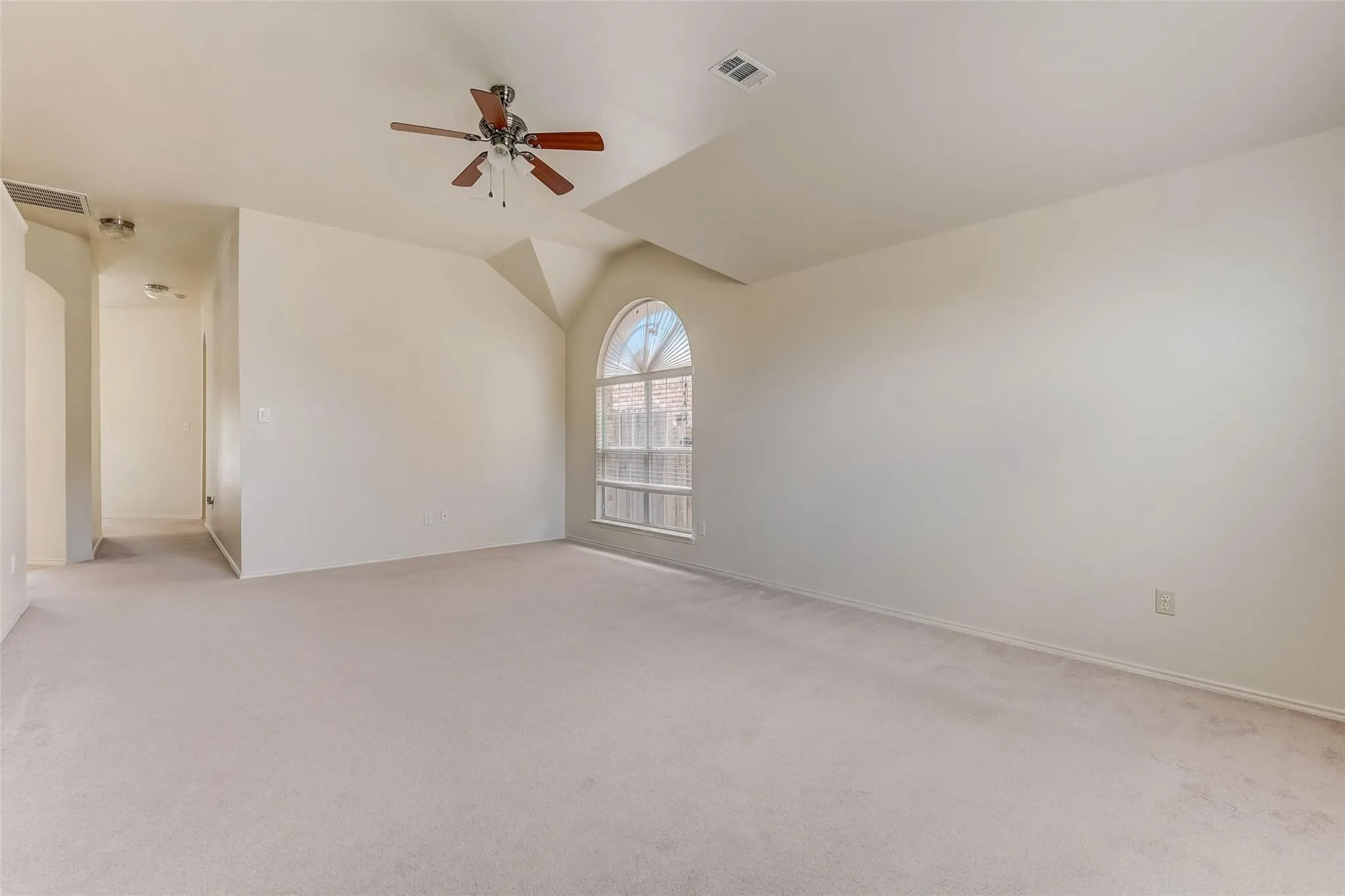 Single Family Residence For Sale in Tarrant County , 4905 Summer Oaks Lane, Fort Worth, Texas 76123, 3 Bedroom, 2 Bathroom, 2 Garage spaces, 1,788 Sqft, built in 2004, mls#21180990, Real Estate Agent in Fort Worth, Homes For Sale in Tarrant county, Homes For Sale in Fort Worth, Realtor in Fort Worth Texas, Real Estate Brokerage Independent Realty Texas, Luminita Cordes Realtor